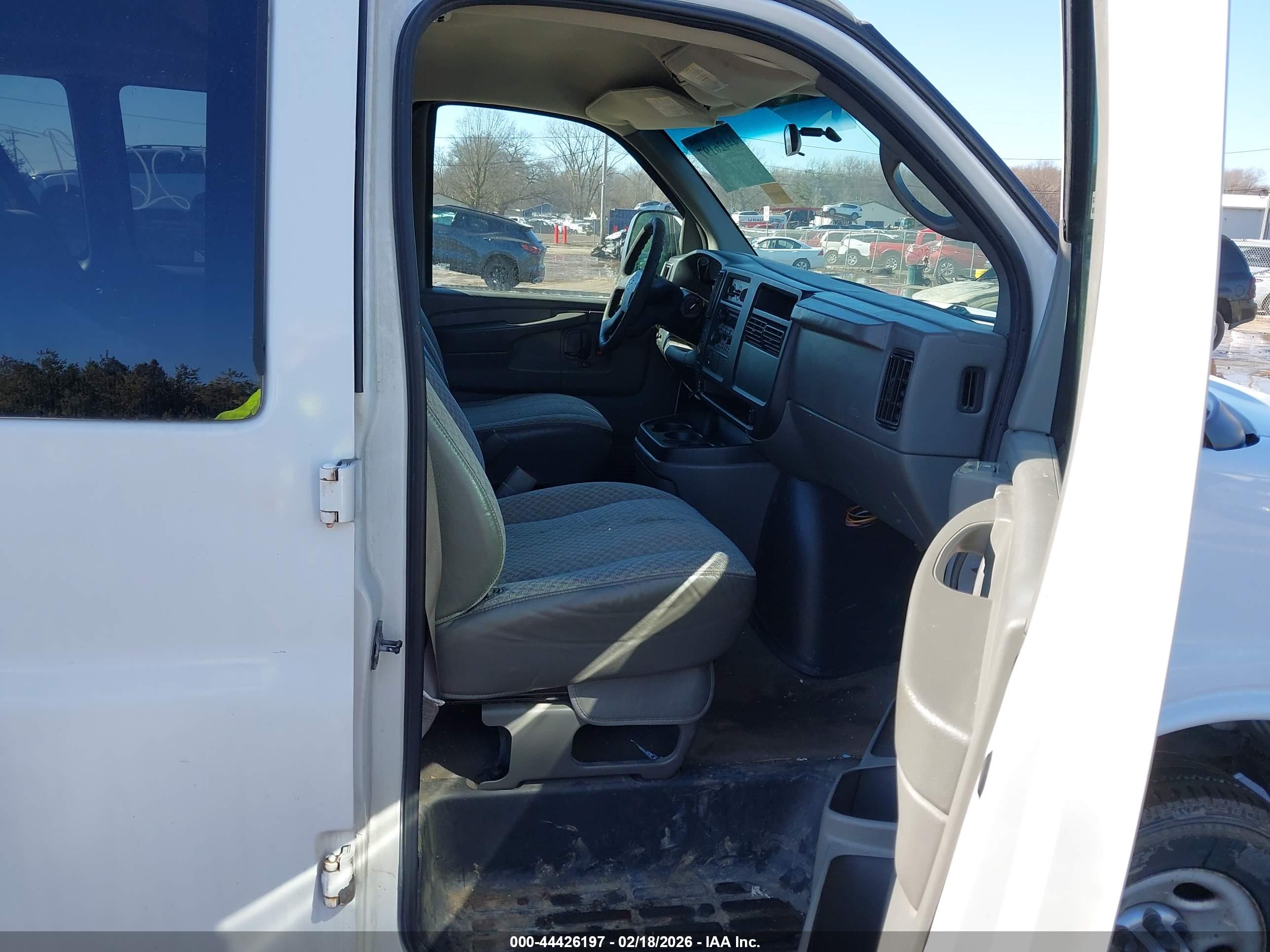 CHEVROLET EXPRESS image 5