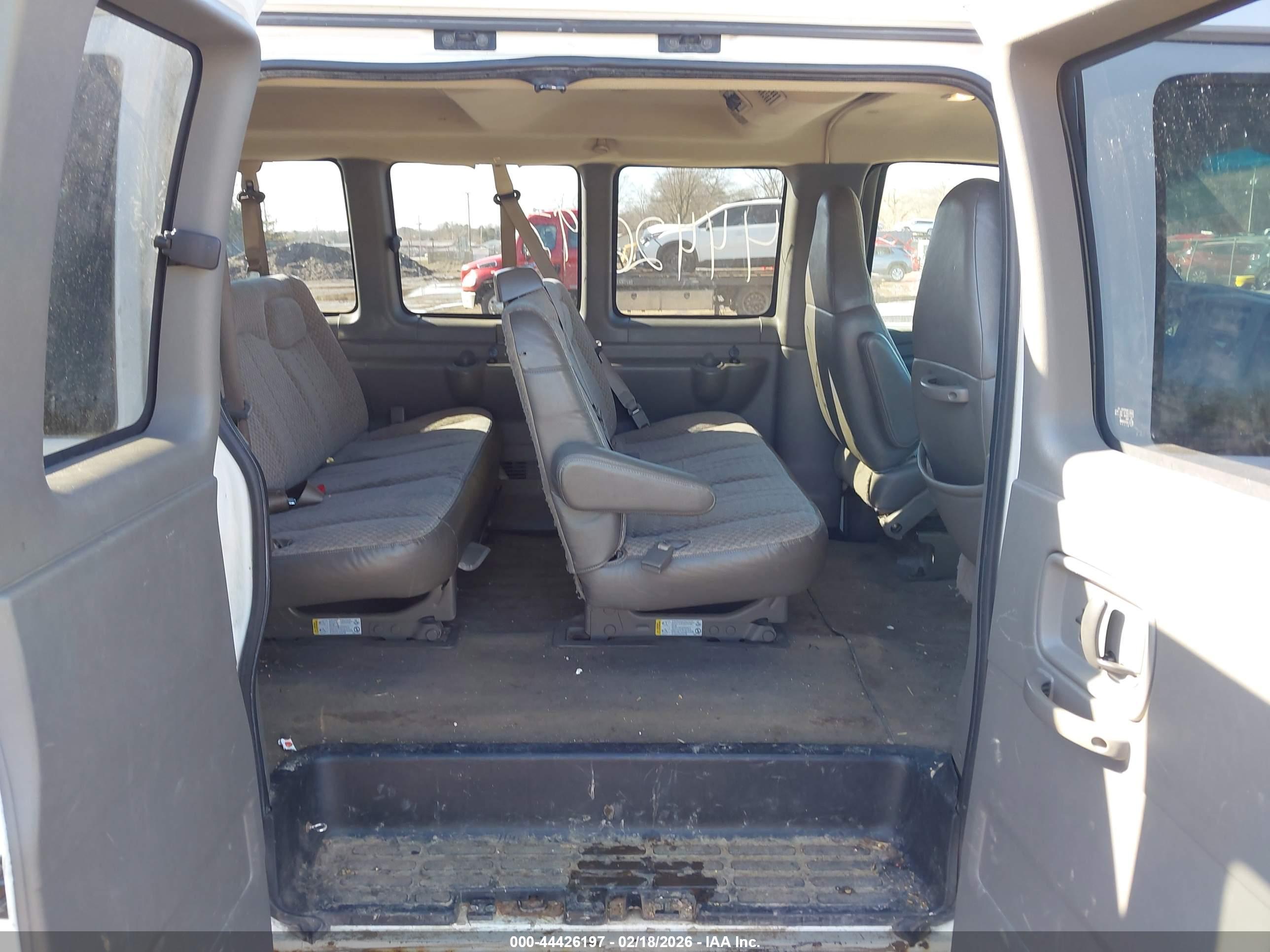 CHEVROLET EXPRESS image 8
