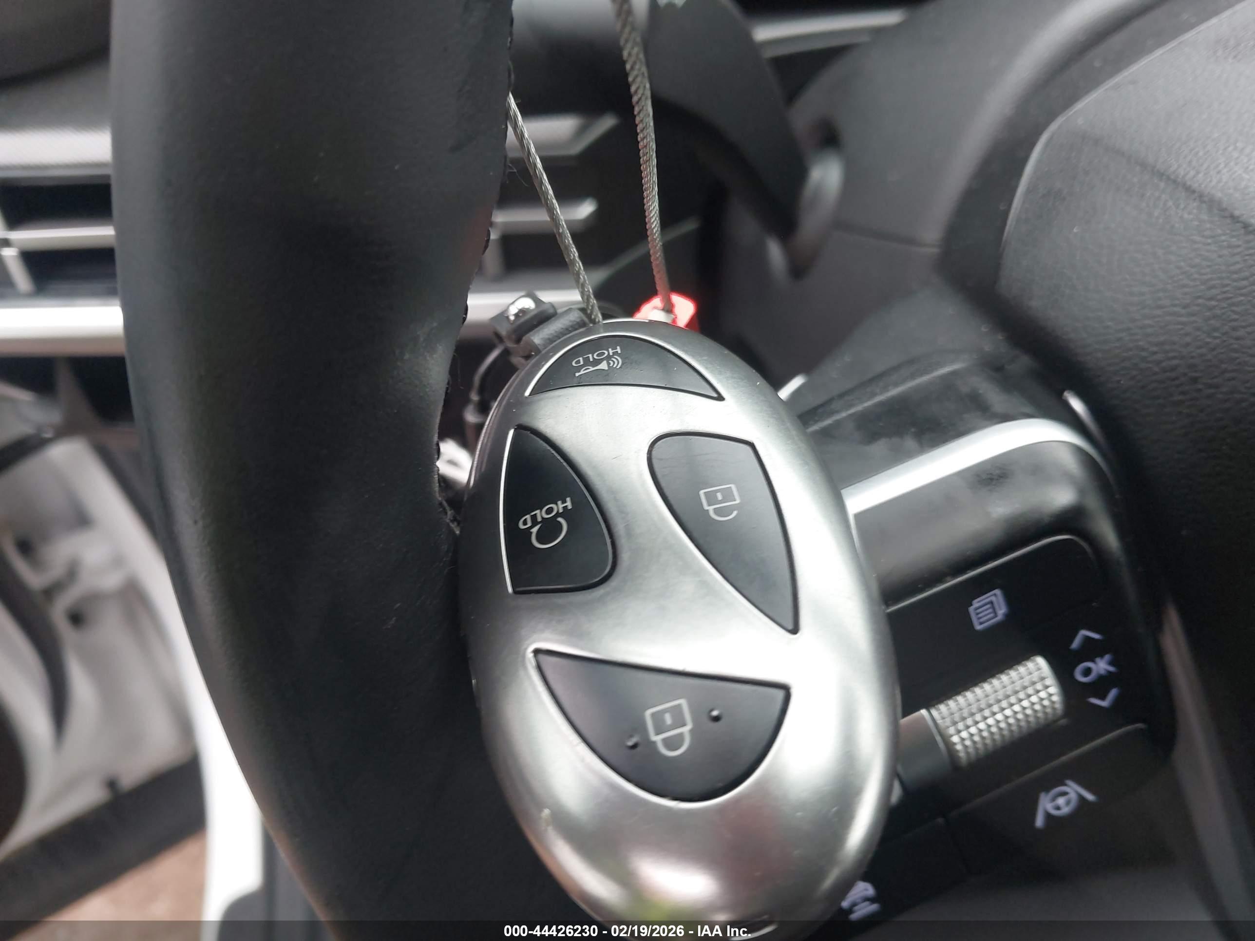 HYUNDAI SANTA image 11