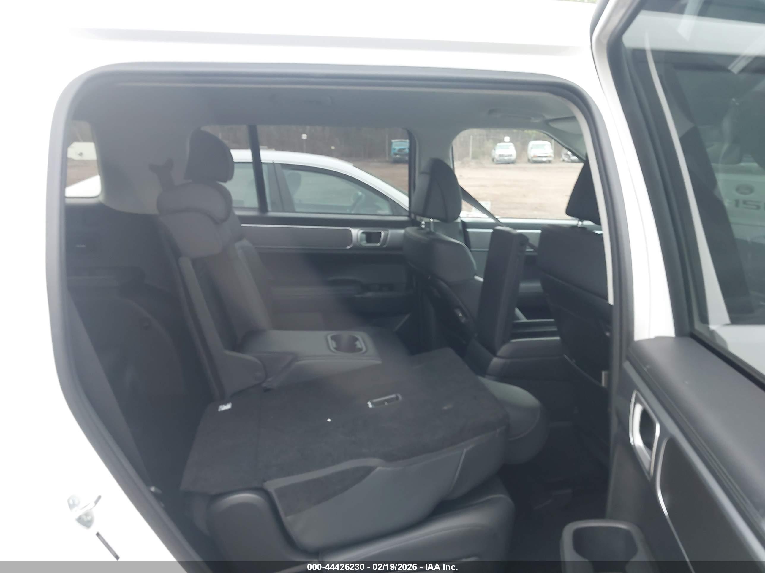 HYUNDAI SANTA image 8