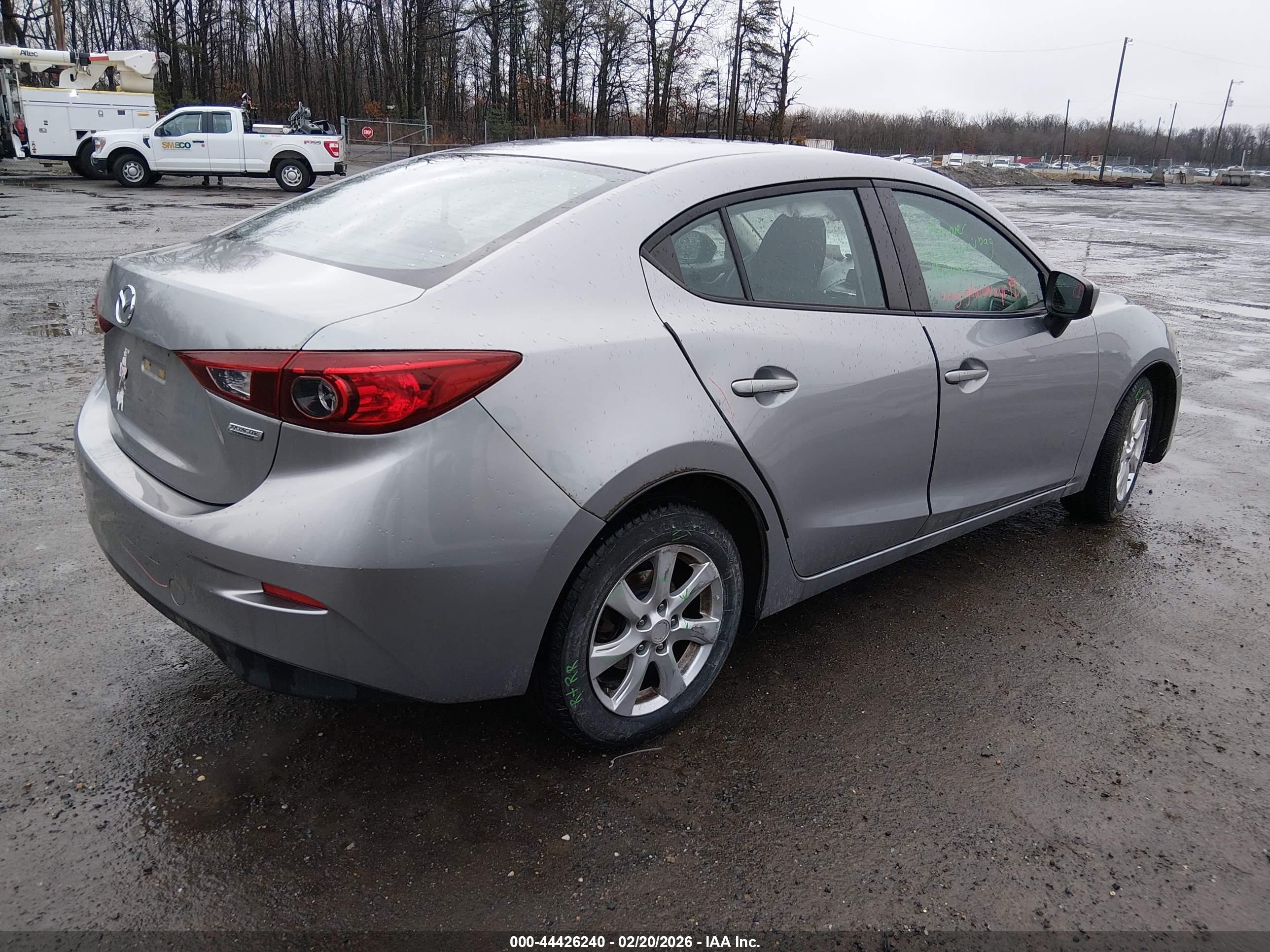 MAZDA MAZDA3 image 4