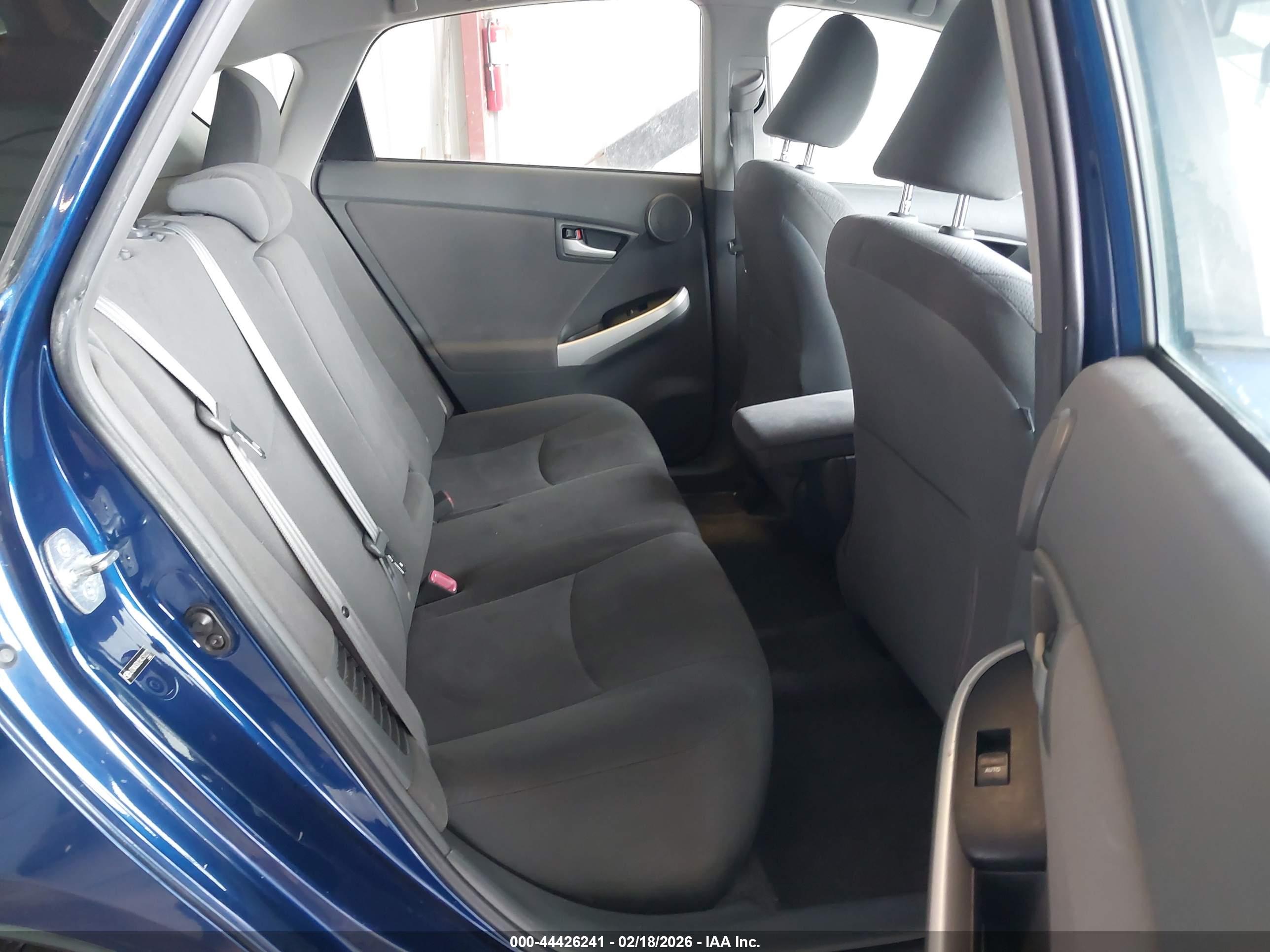 TOYOTA PRIUS image 8