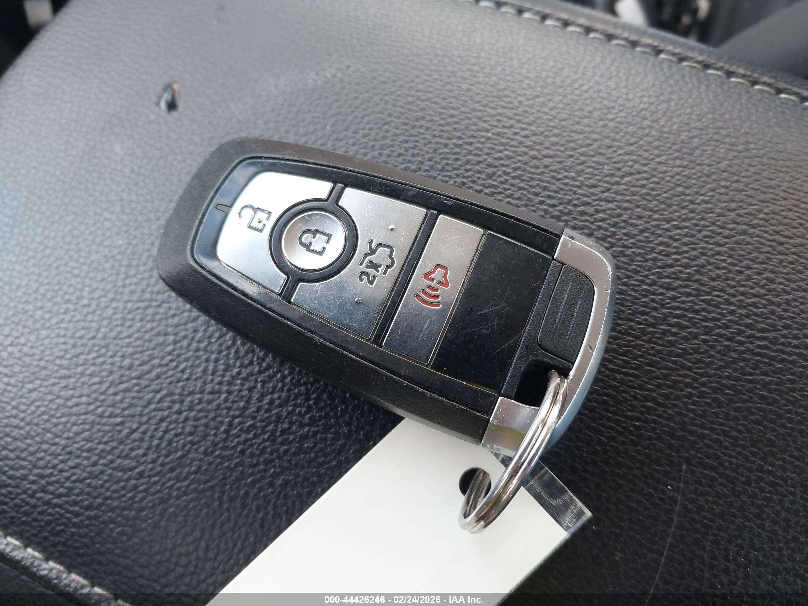 FORD FUSION image 11