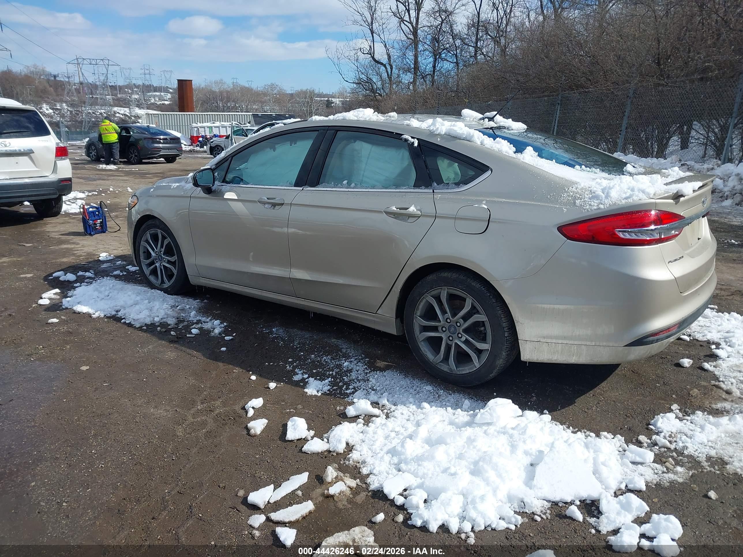 FORD FUSION image 3