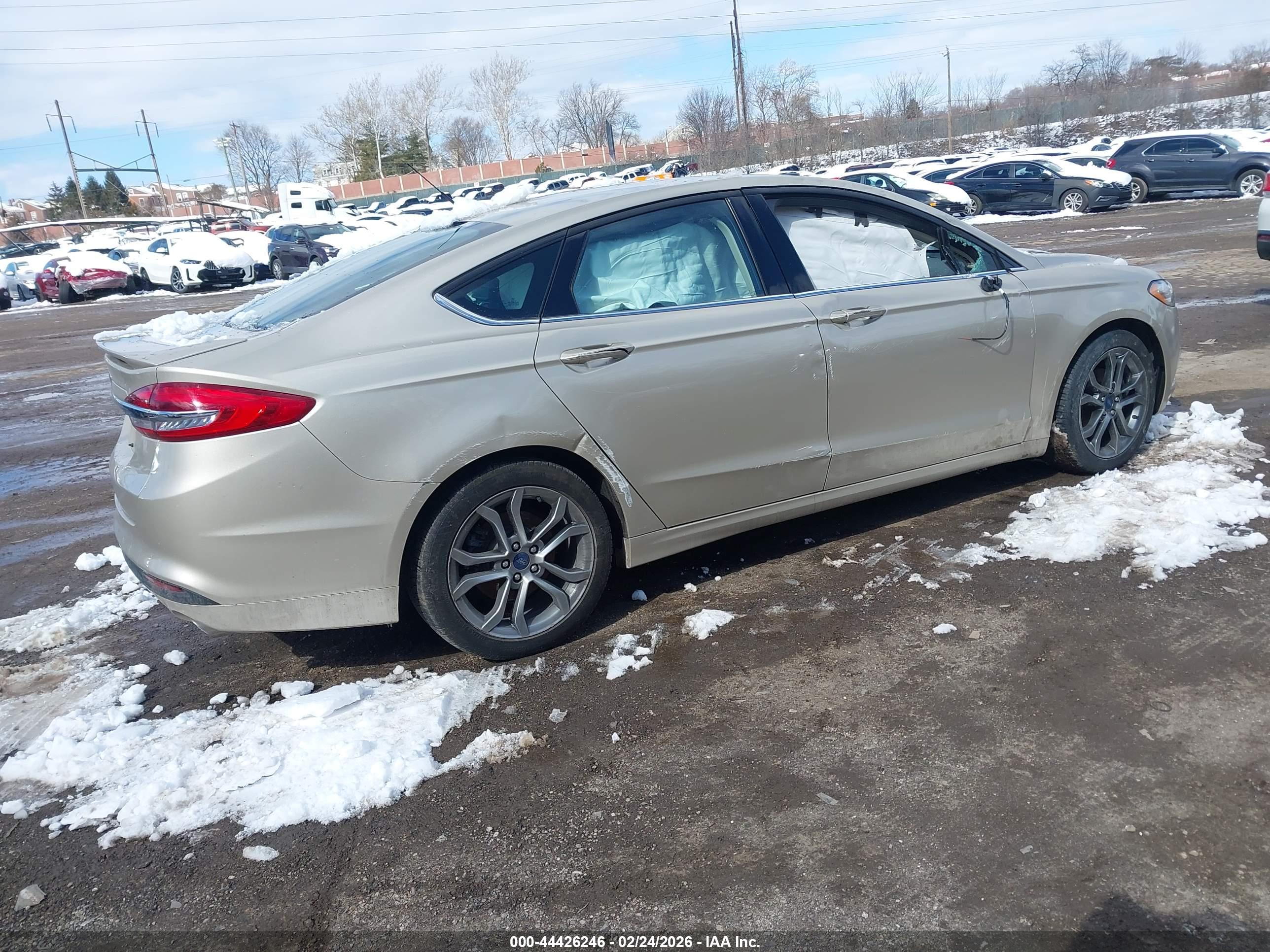 FORD FUSION image 4