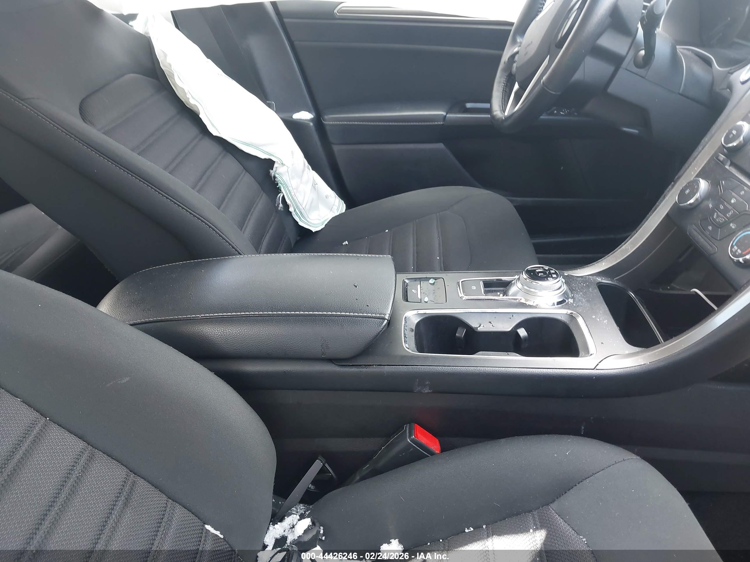 FORD FUSION image 5