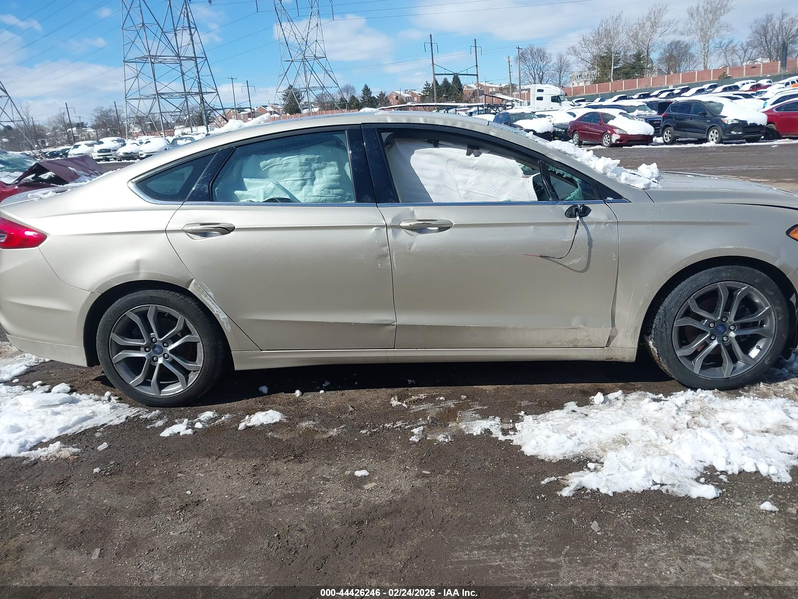 FORD FUSION image 6
