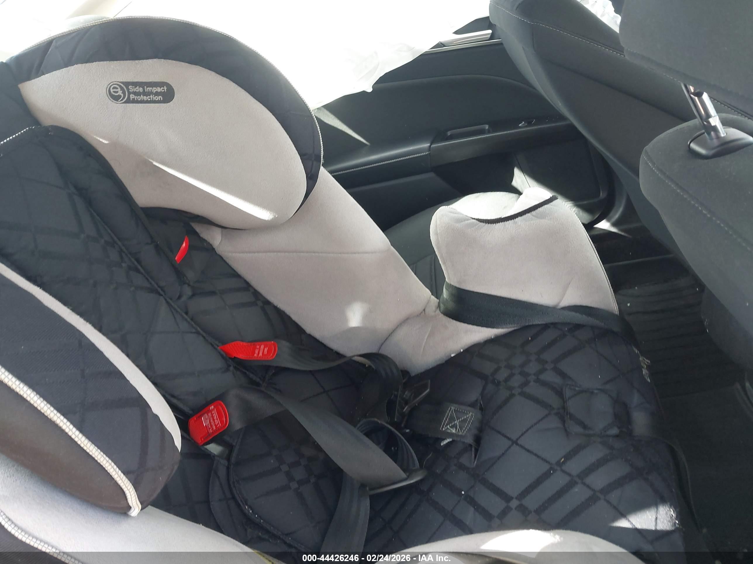 FORD FUSION image 8
