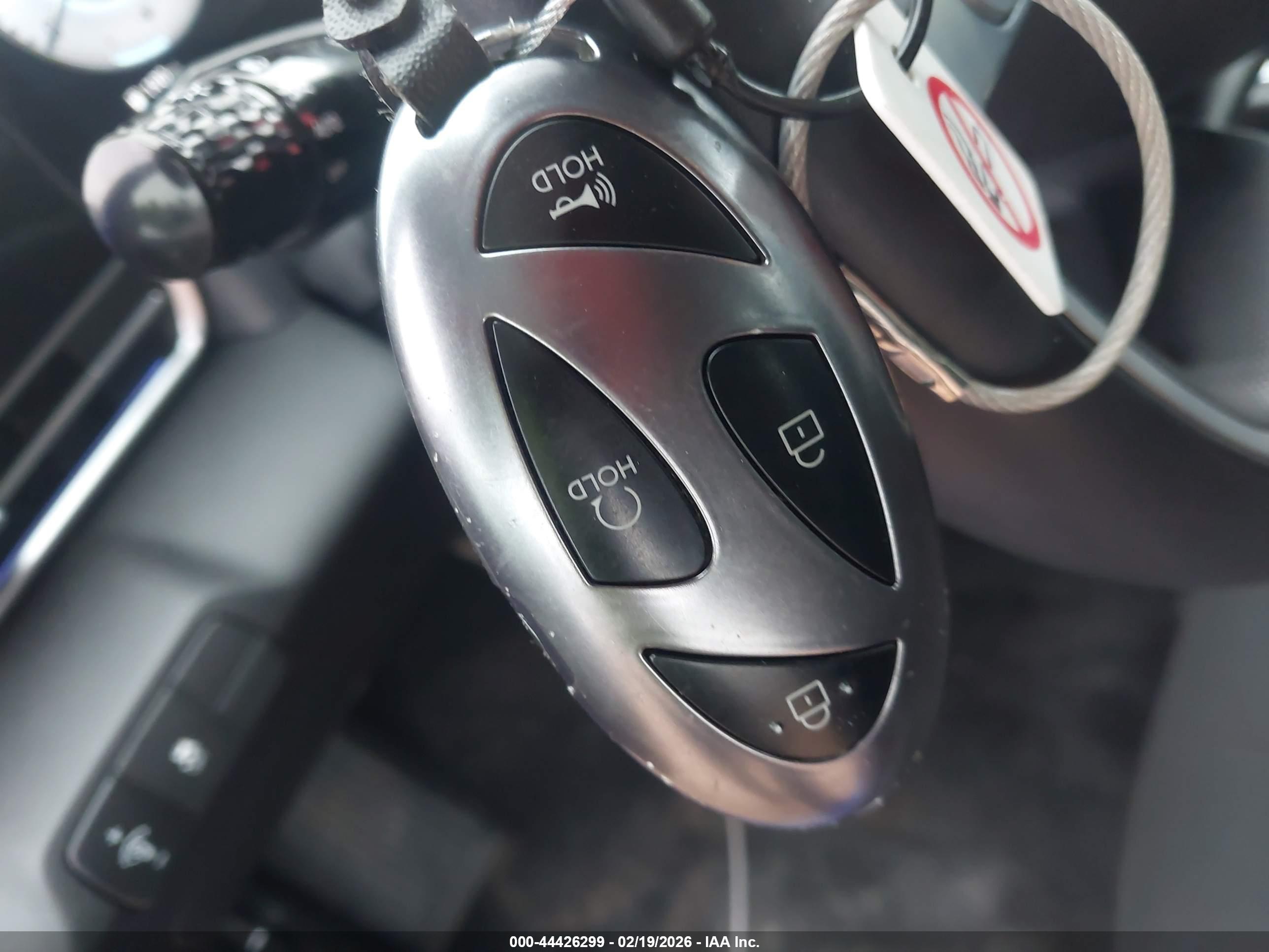 HYUNDAI ELANTRA image 11