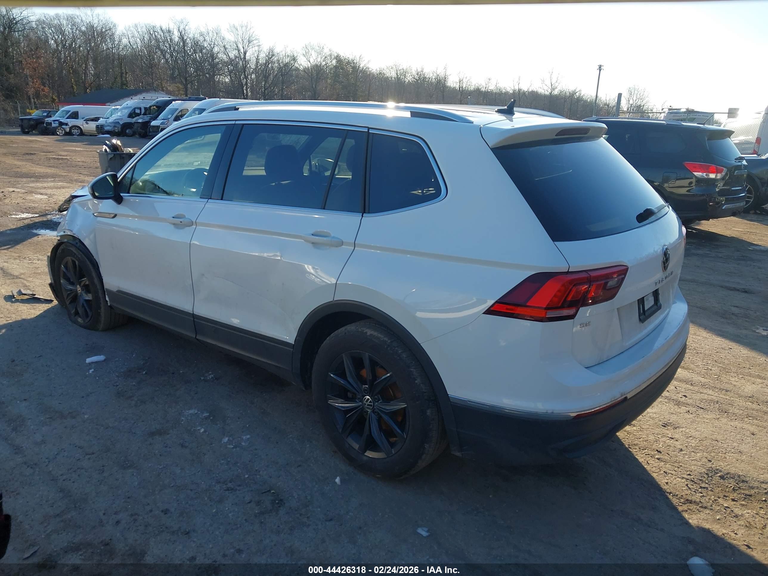 VOLKSWAGEN TIGUAN image 3