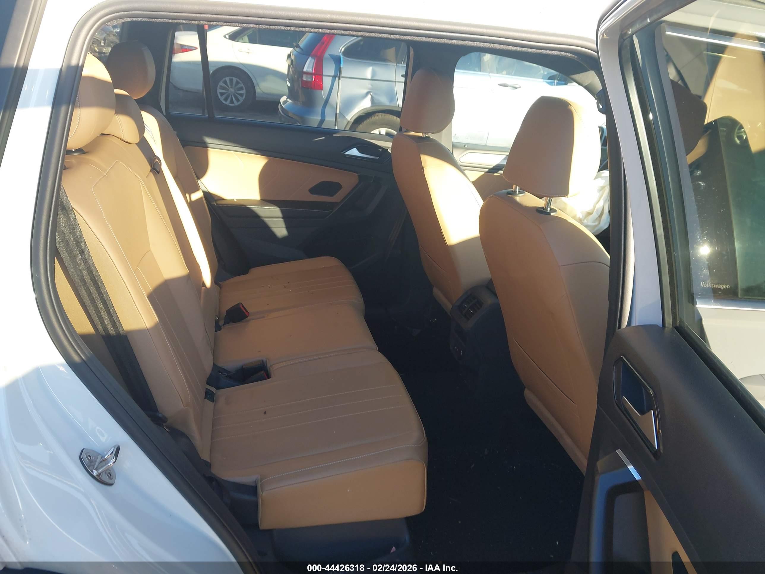 VOLKSWAGEN TIGUAN image 8