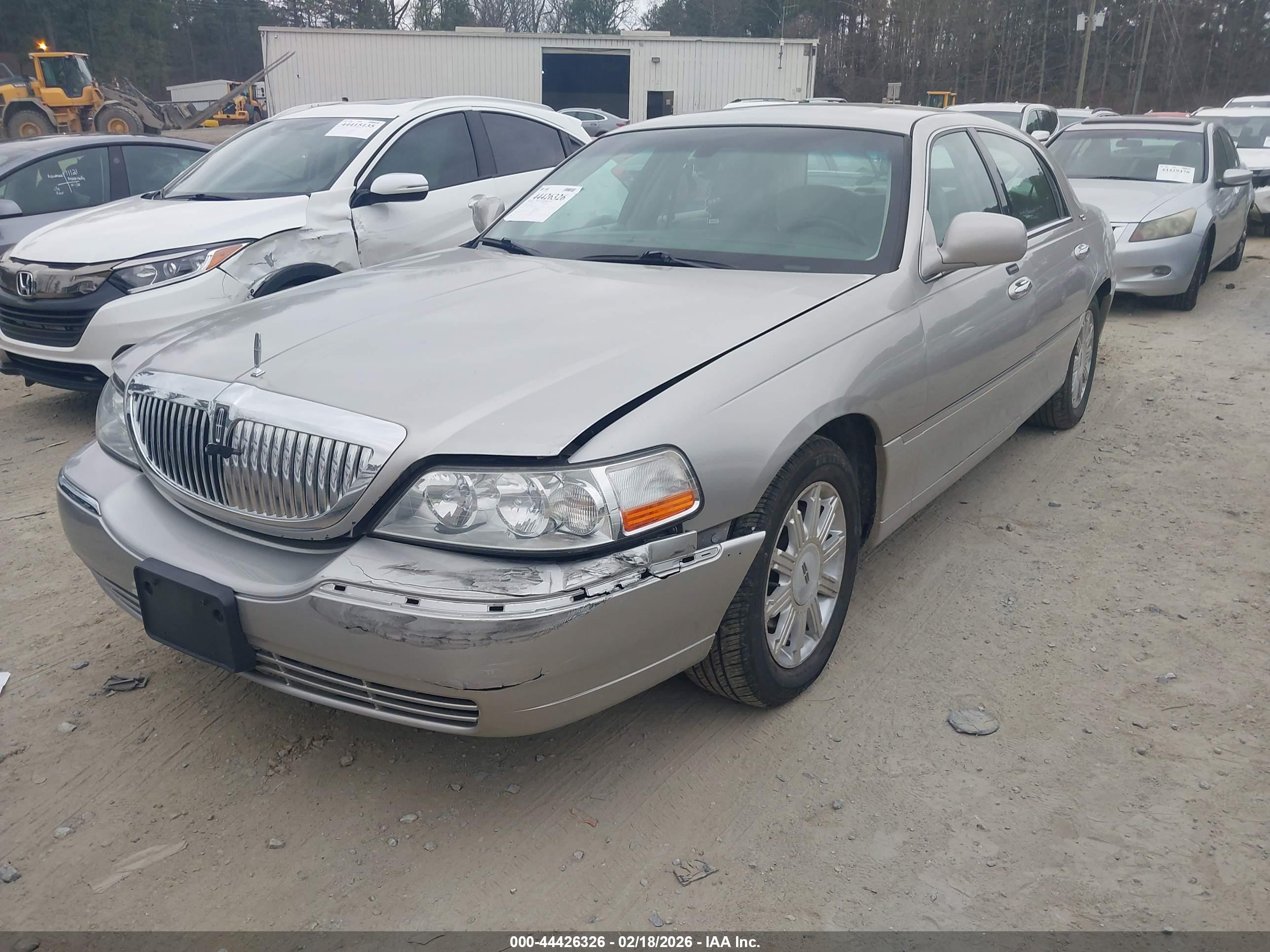 LINCOLN TOWN image 2