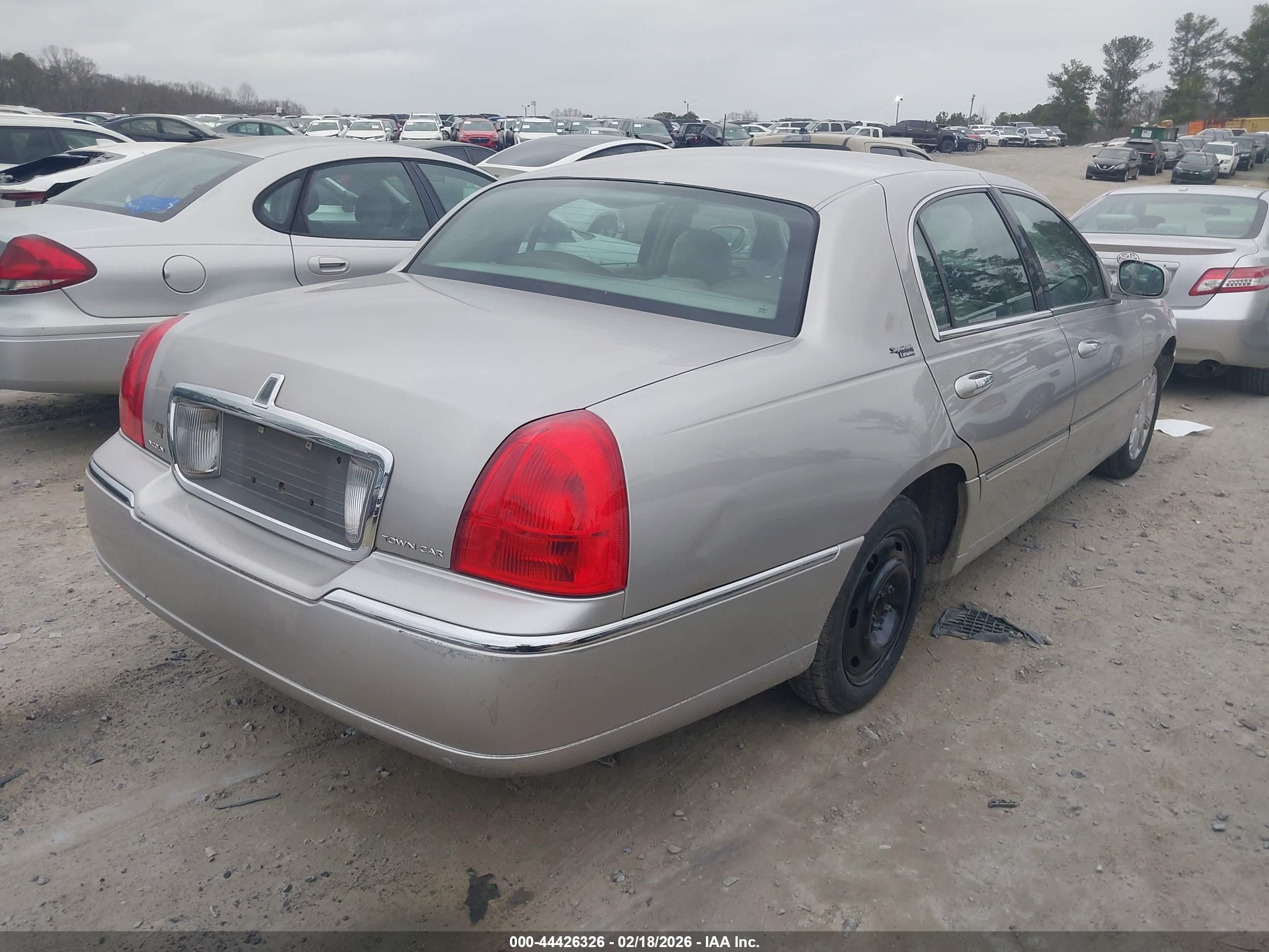 LINCOLN TOWN image 4