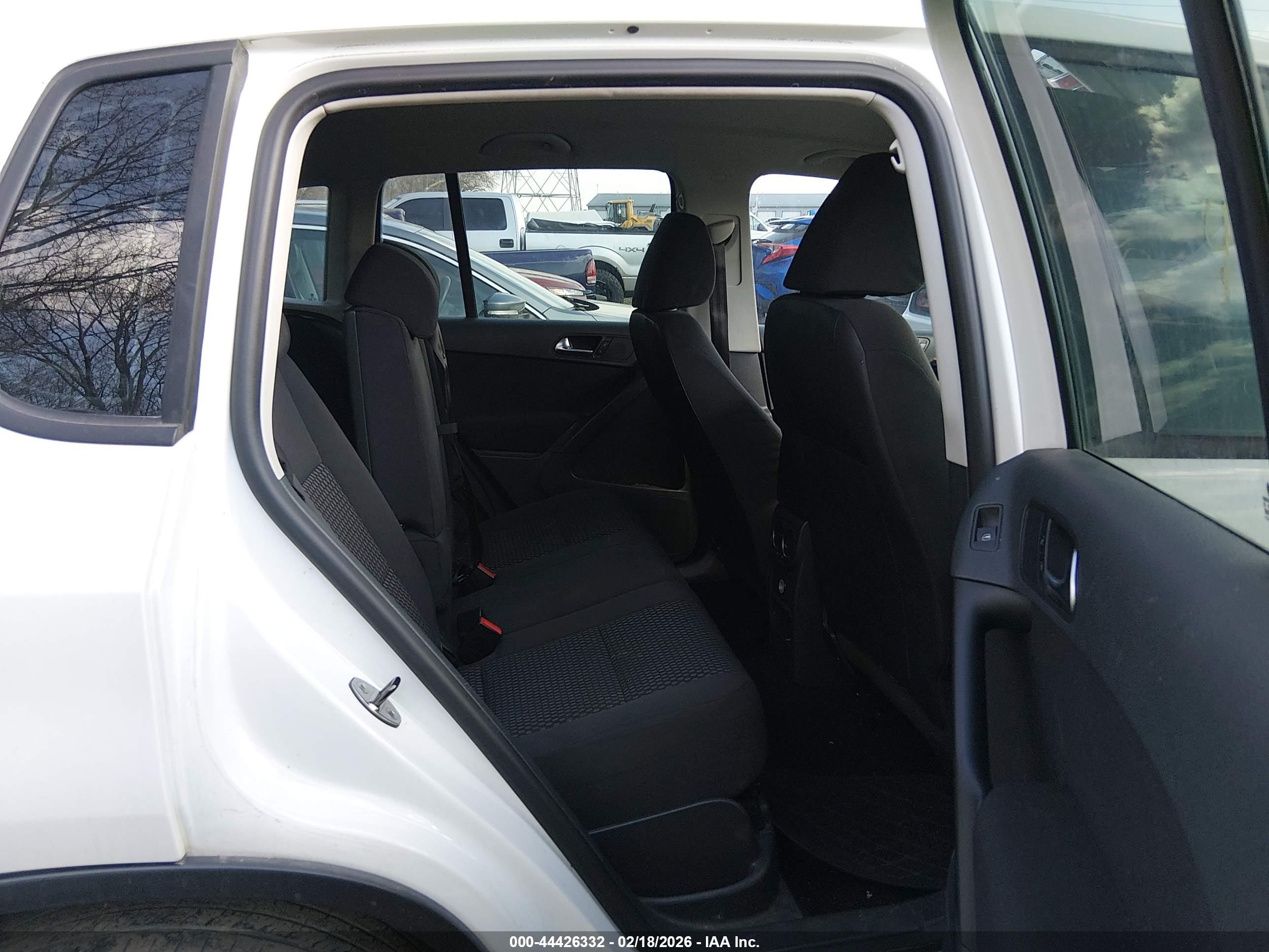 VOLKSWAGEN TIGUAN image 8