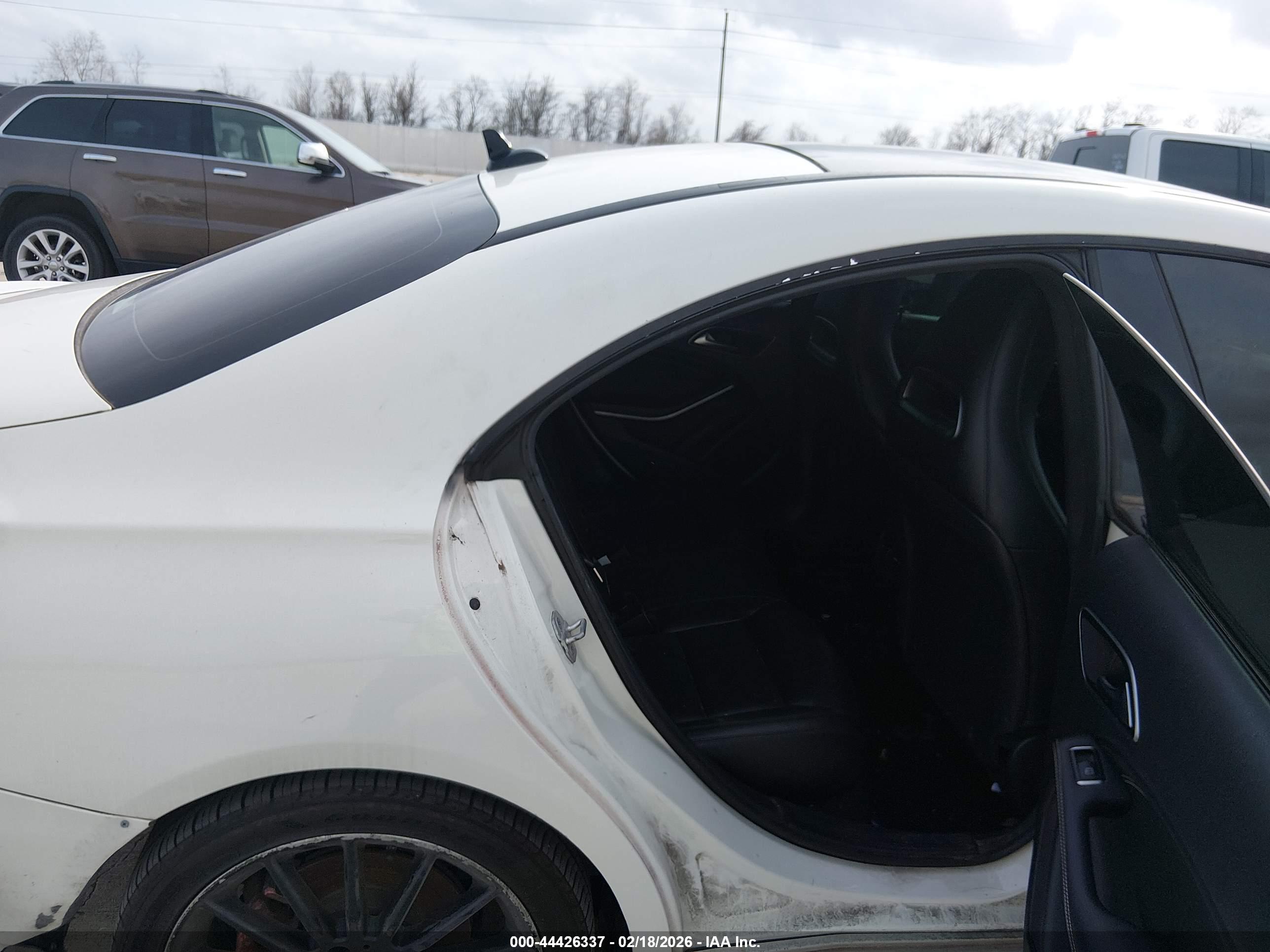 MERCEDES-BENZ CLA image 8