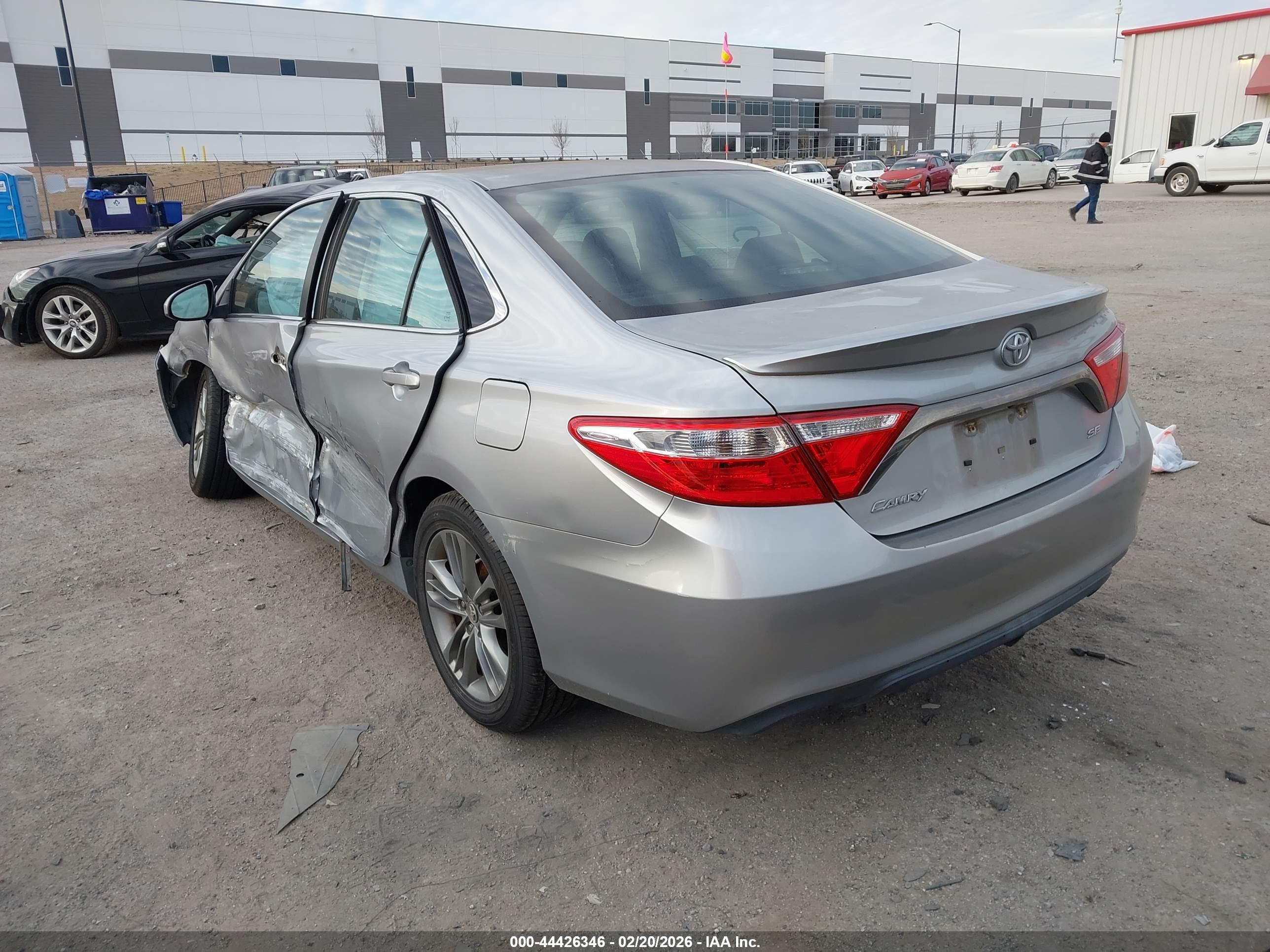 TOYOTA CAMRY image 3