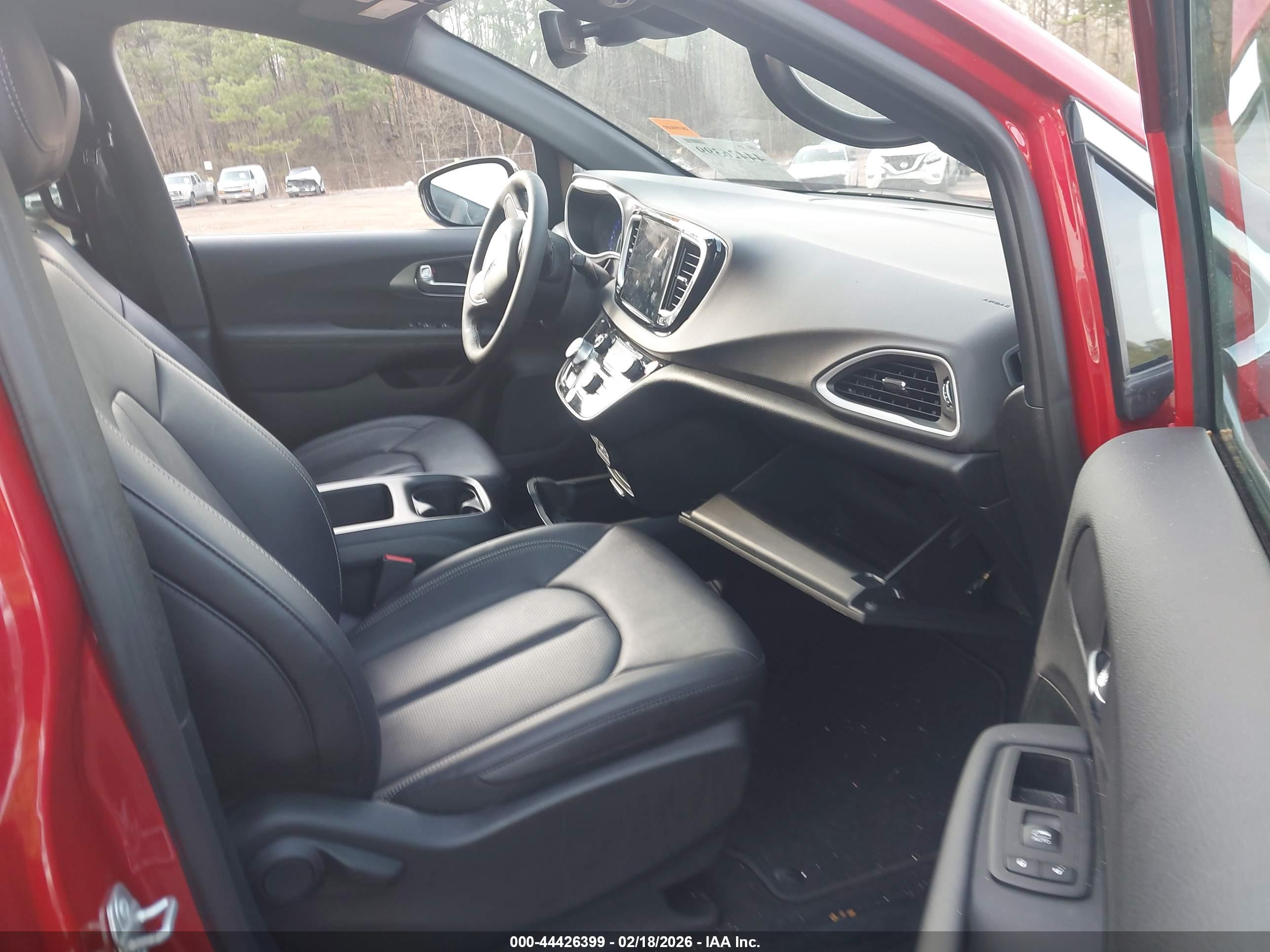 CHRYSLER PACIFICA image 5