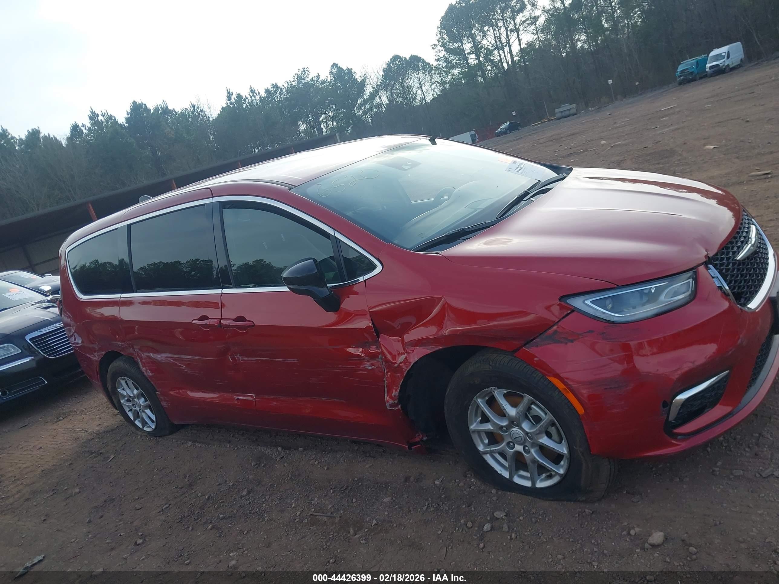 CHRYSLER PACIFICA image 6