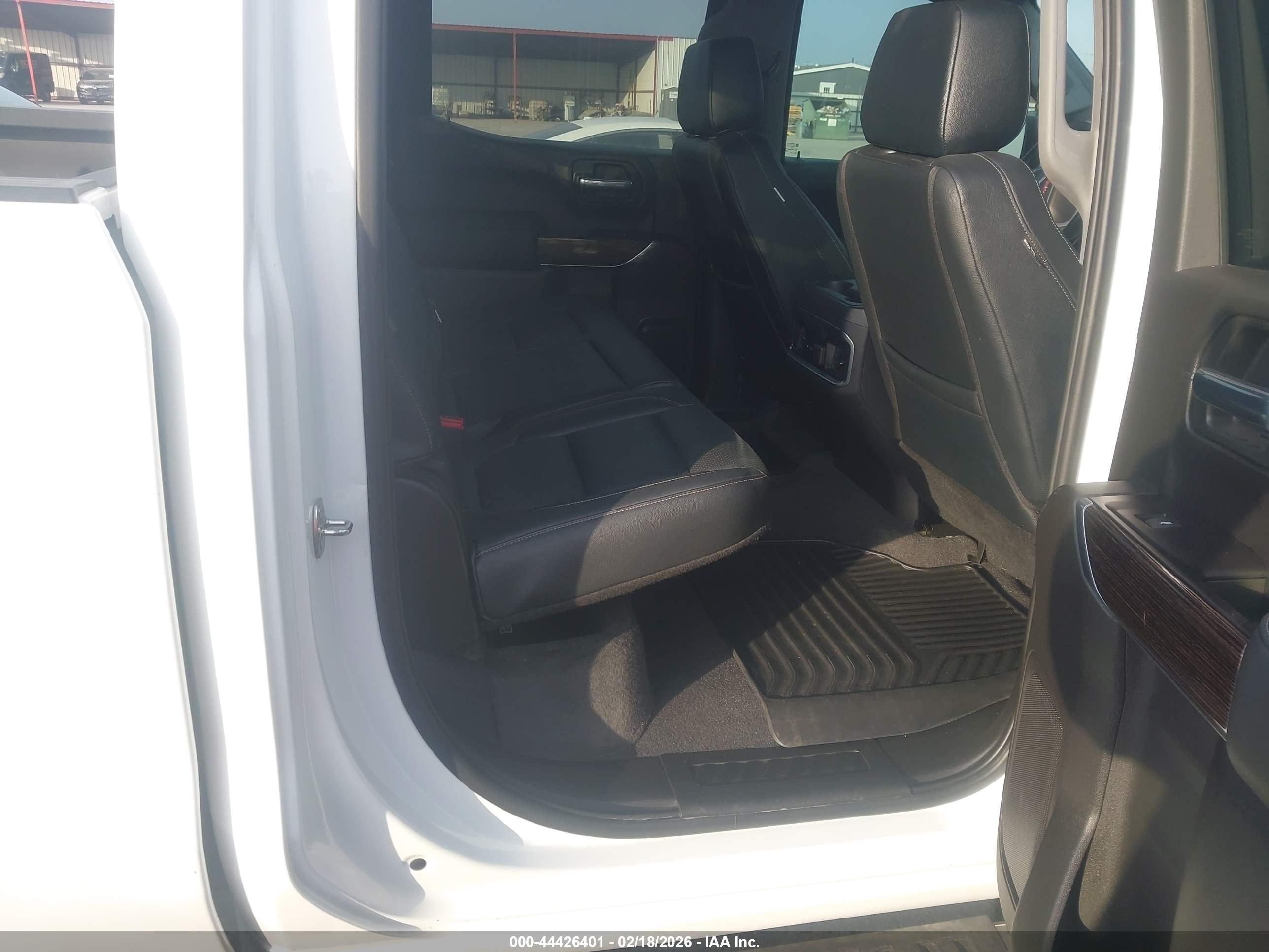 GMC SIERRA image 8