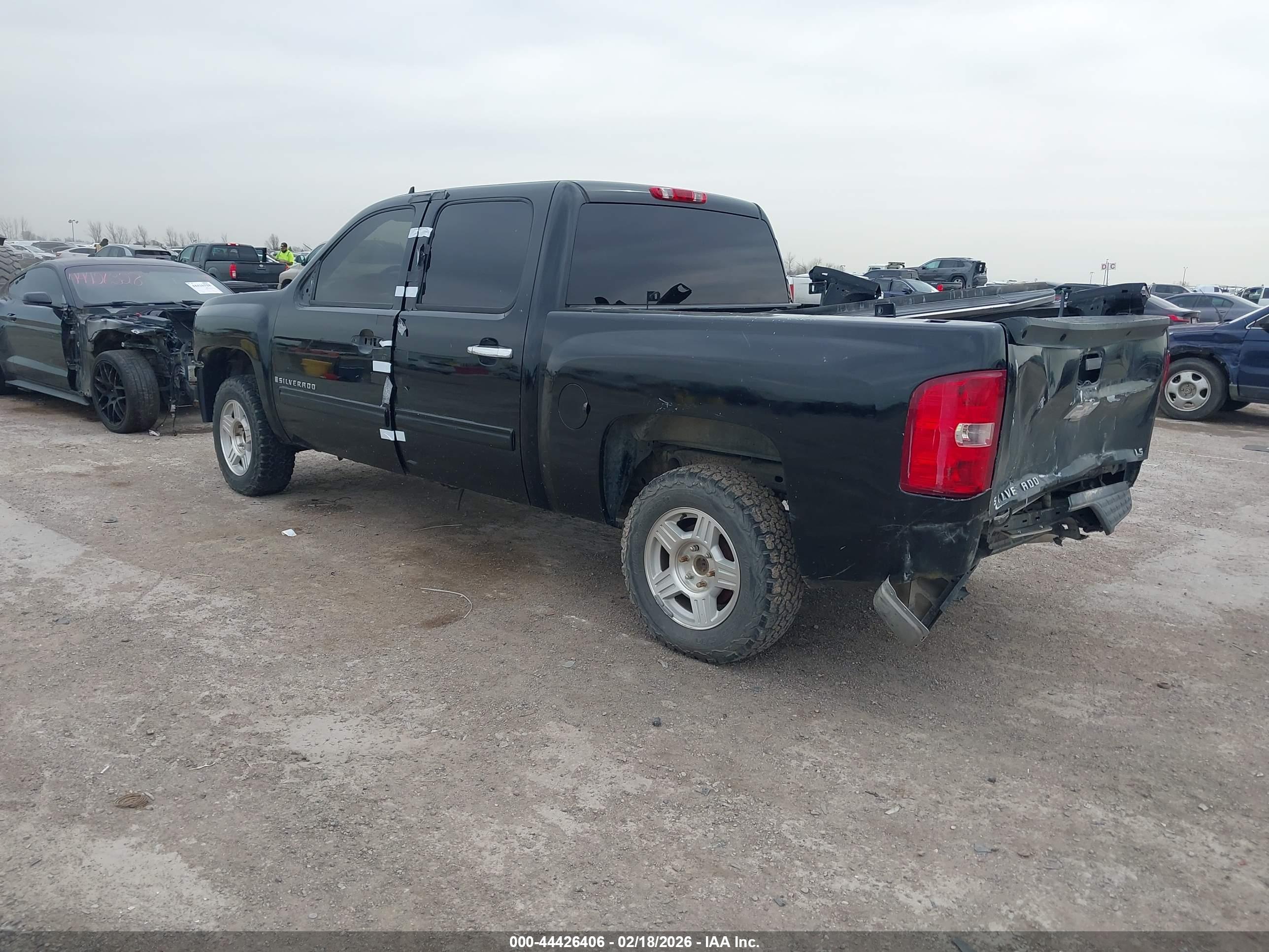 CHEVROLET SILVERADO image 3