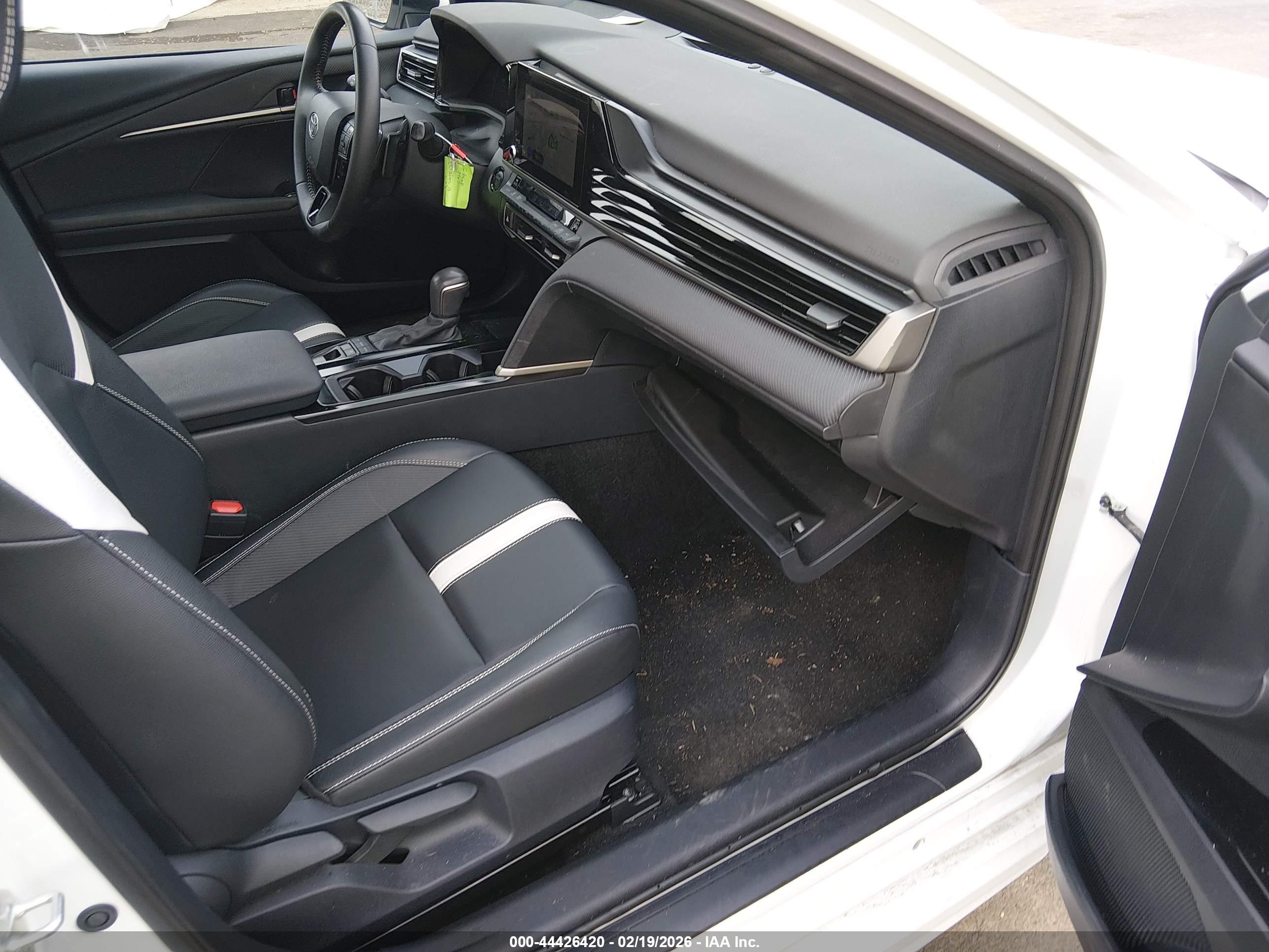 TOYOTA CAMRY image 5