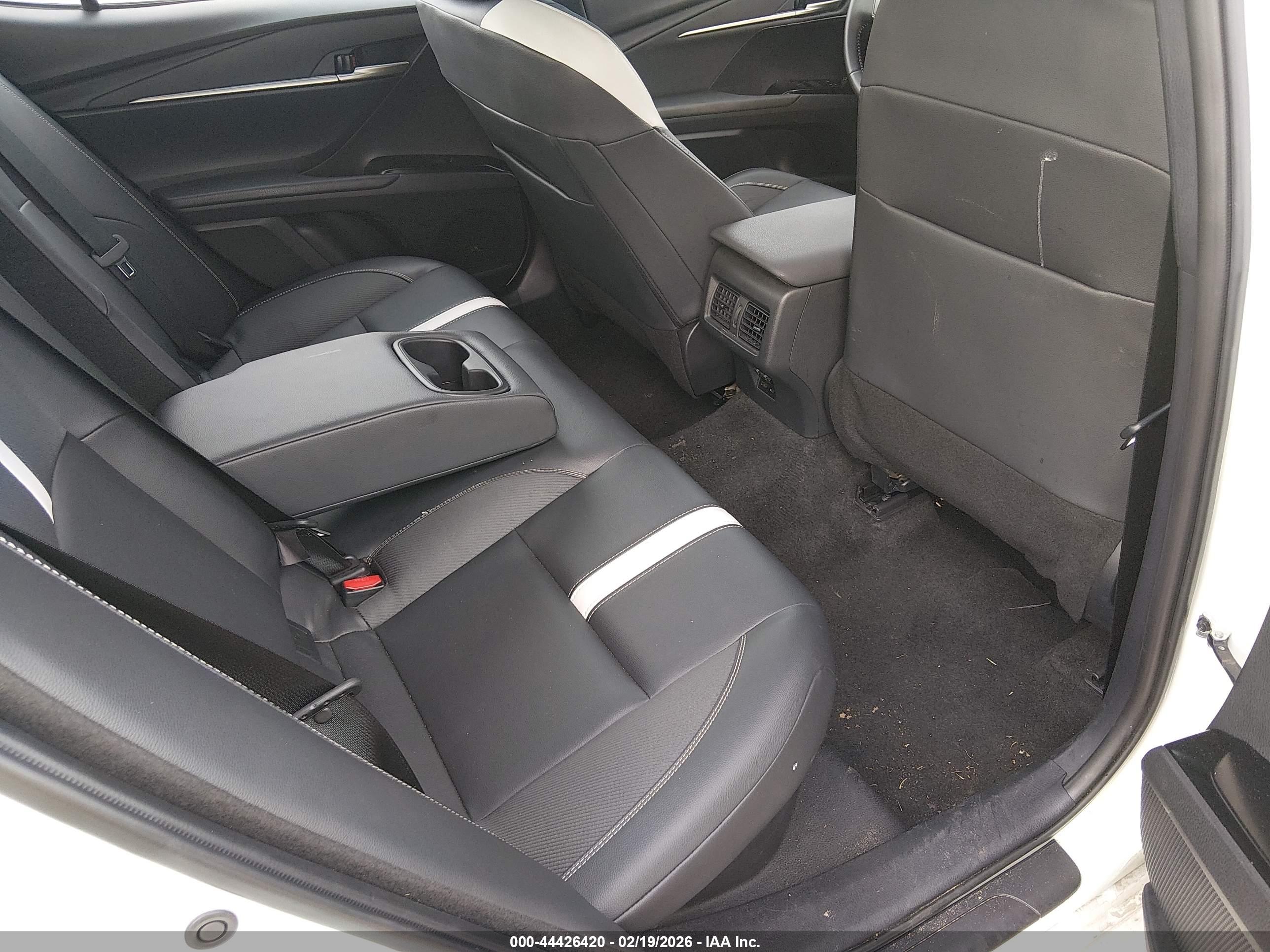 TOYOTA CAMRY image 8