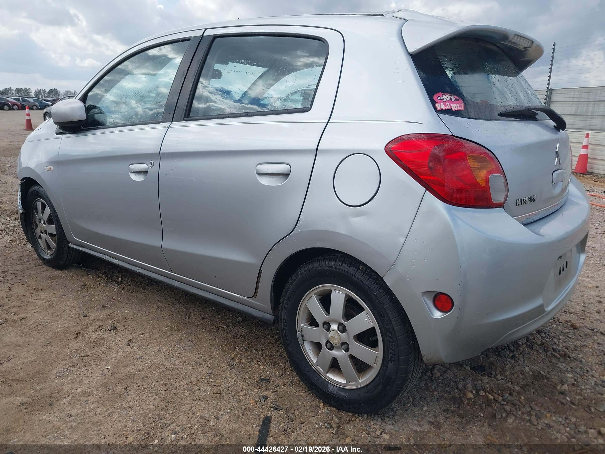 MITSUBISHI MIRAGE image 3