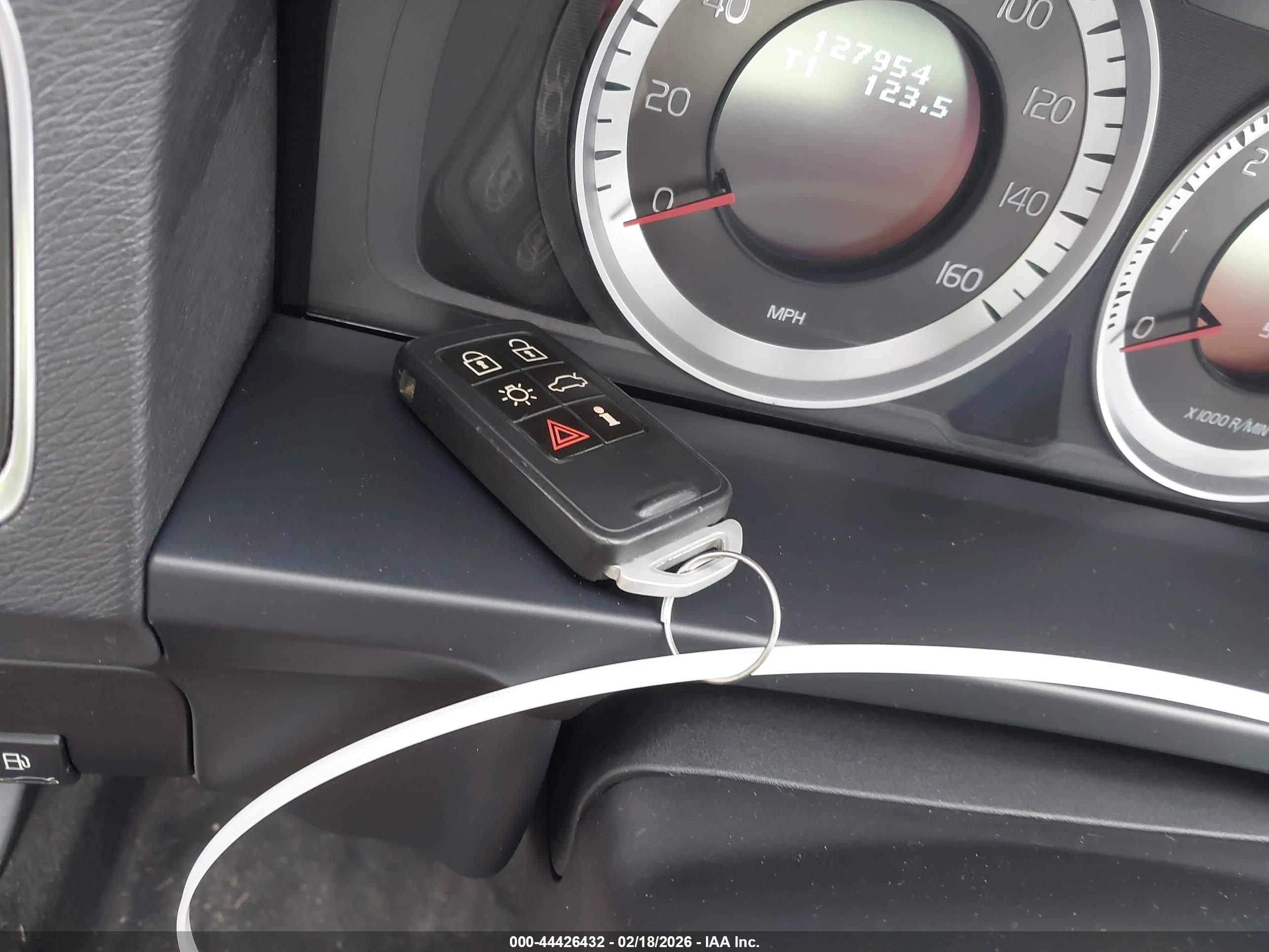 VOLVO S60 image 11