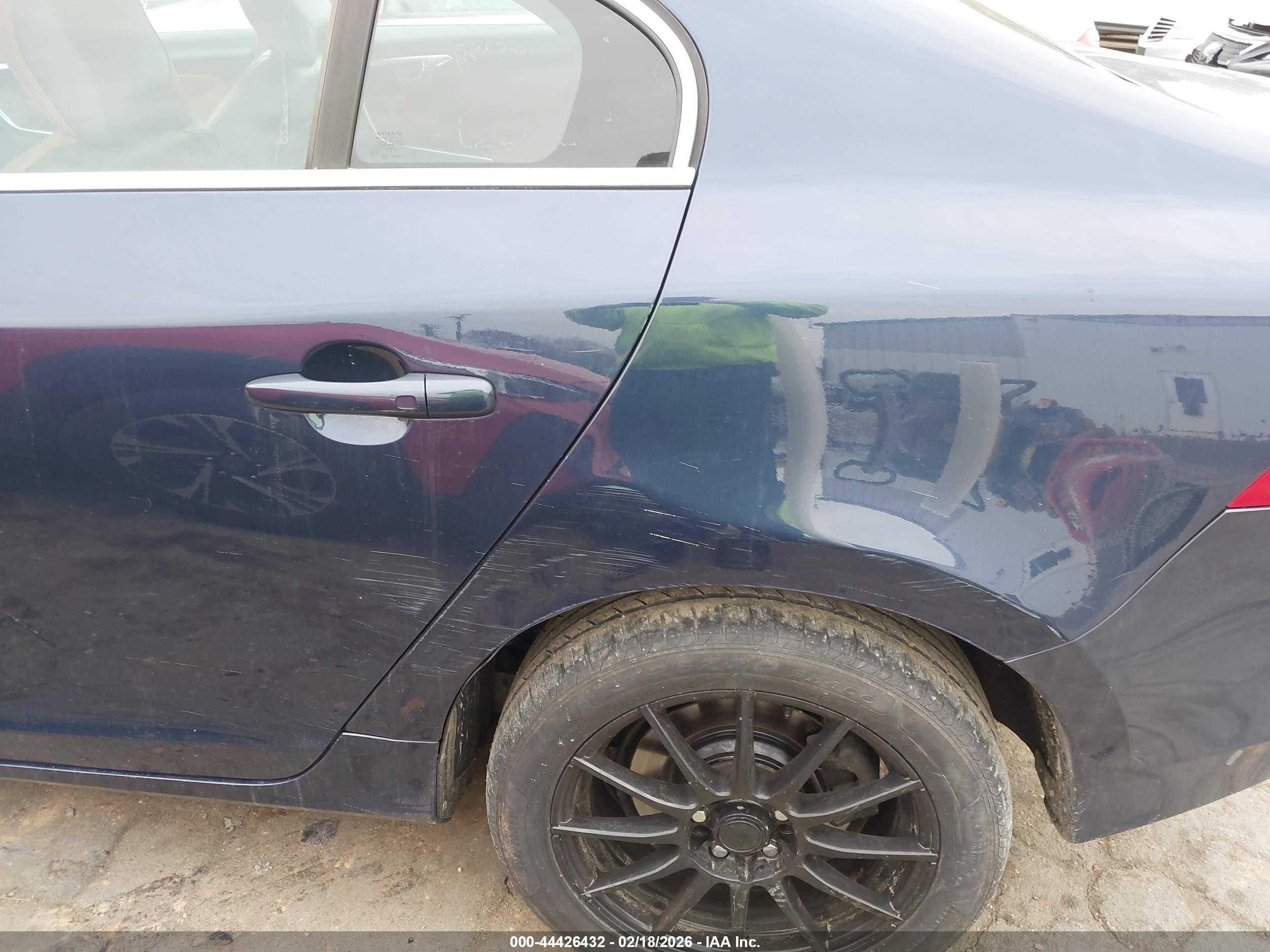 VOLVO S60 image 6