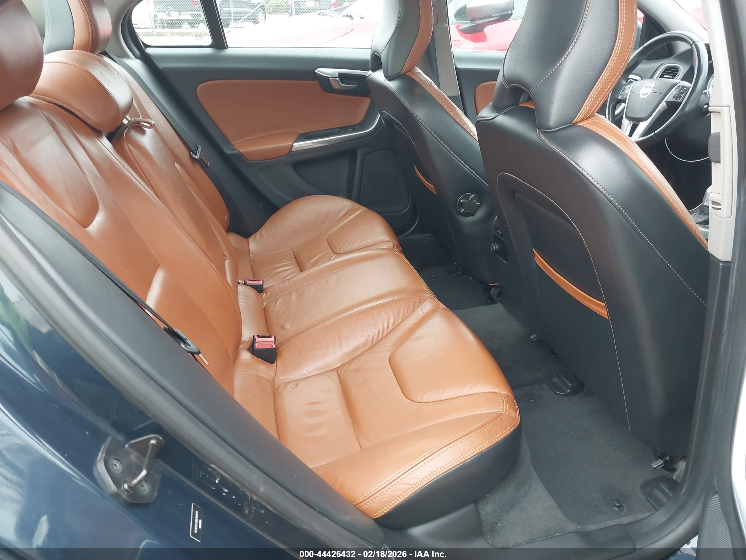 VOLVO S60 image 8