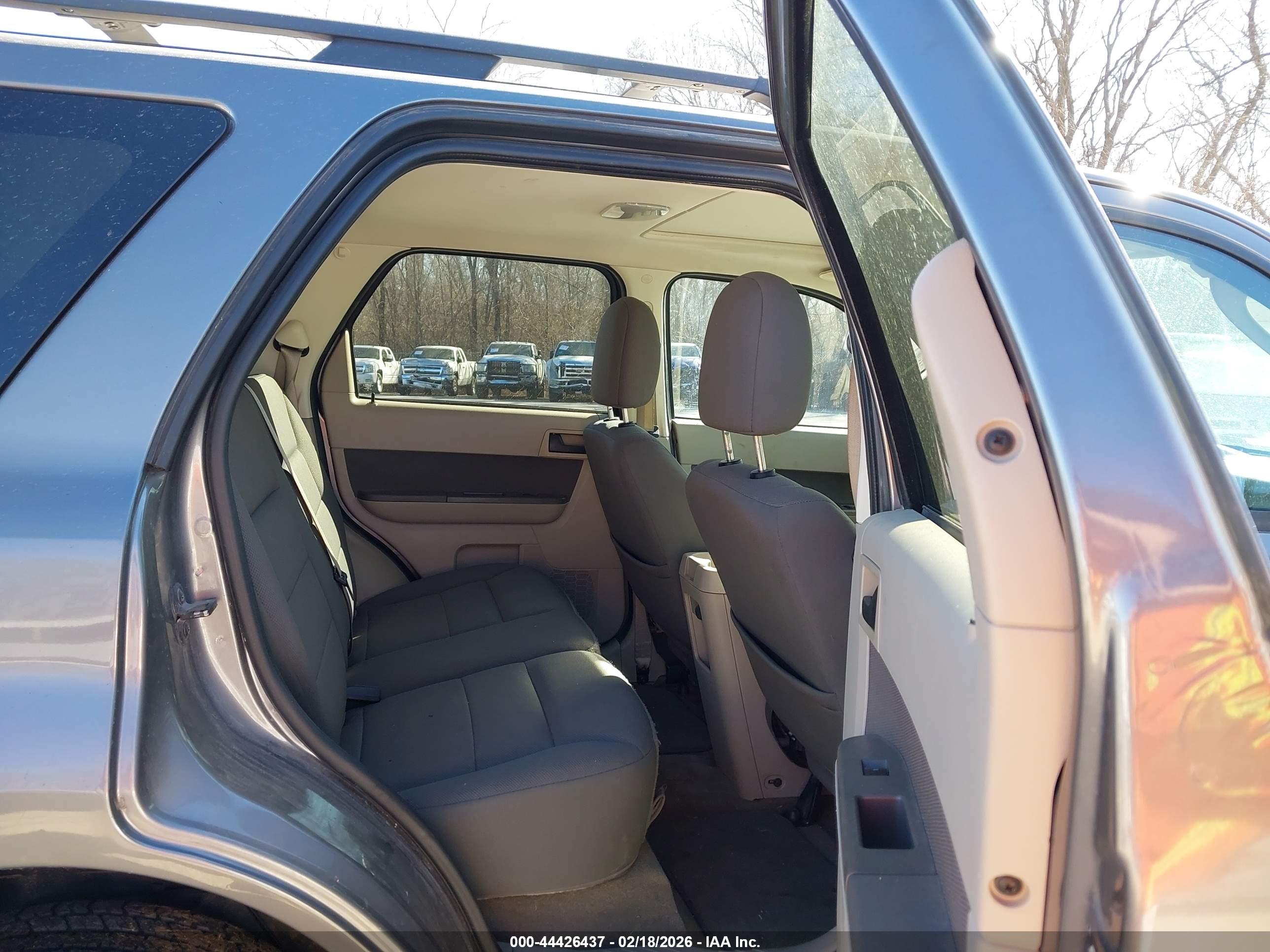 FORD ESCAPE image 8