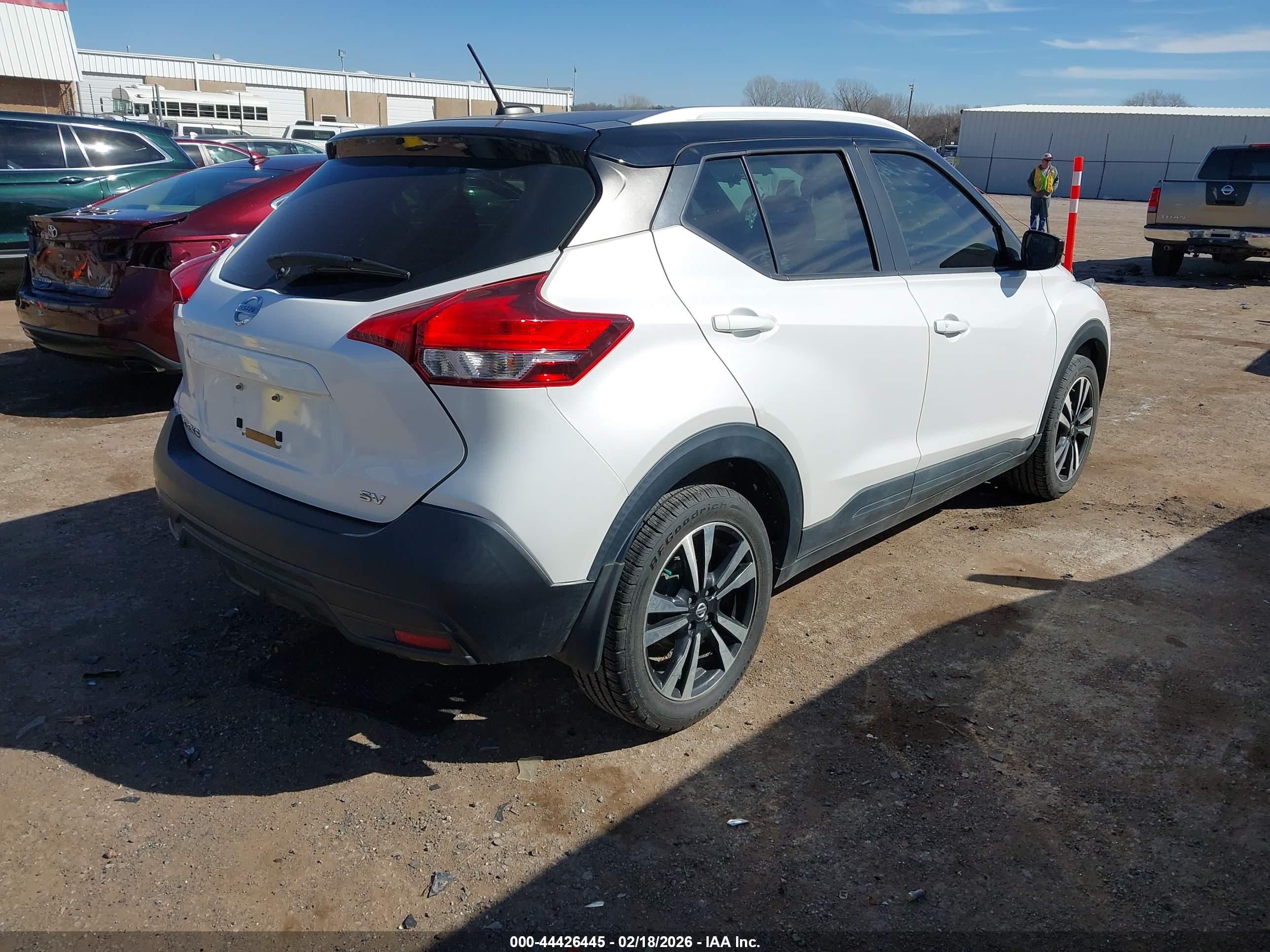 NISSAN KICKS image 4