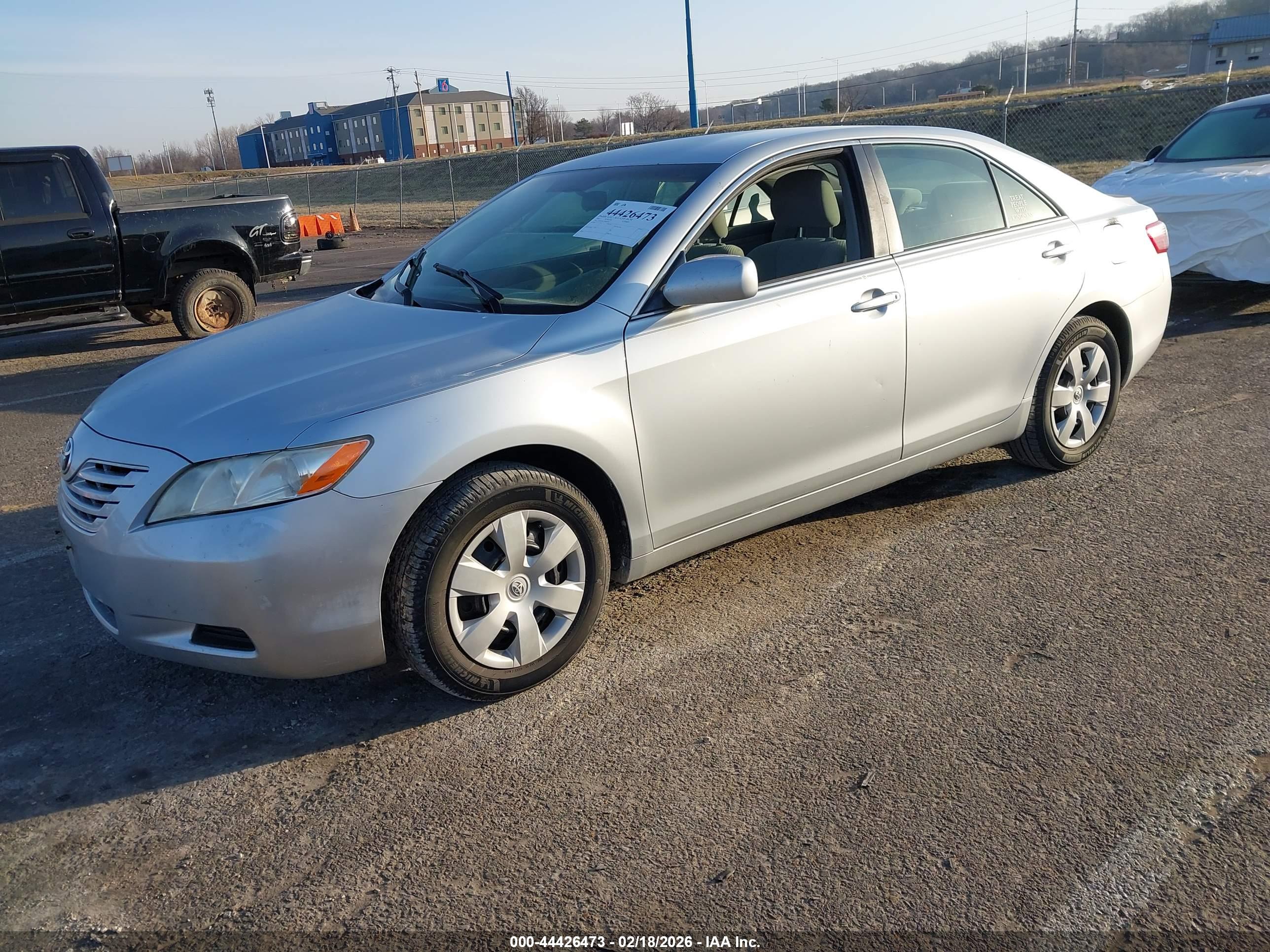 TOYOTA CAMRY image 2