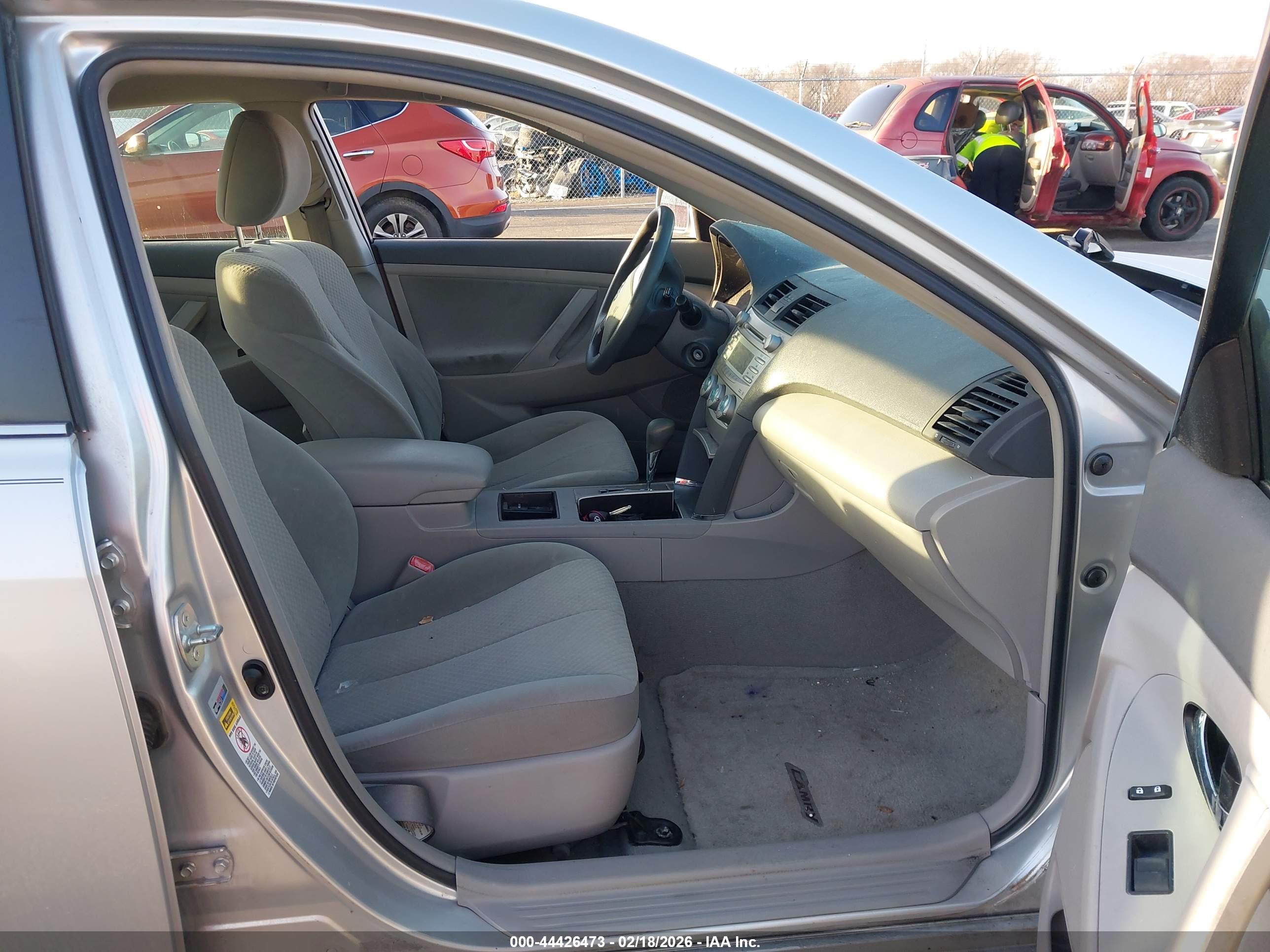 TOYOTA CAMRY image 5