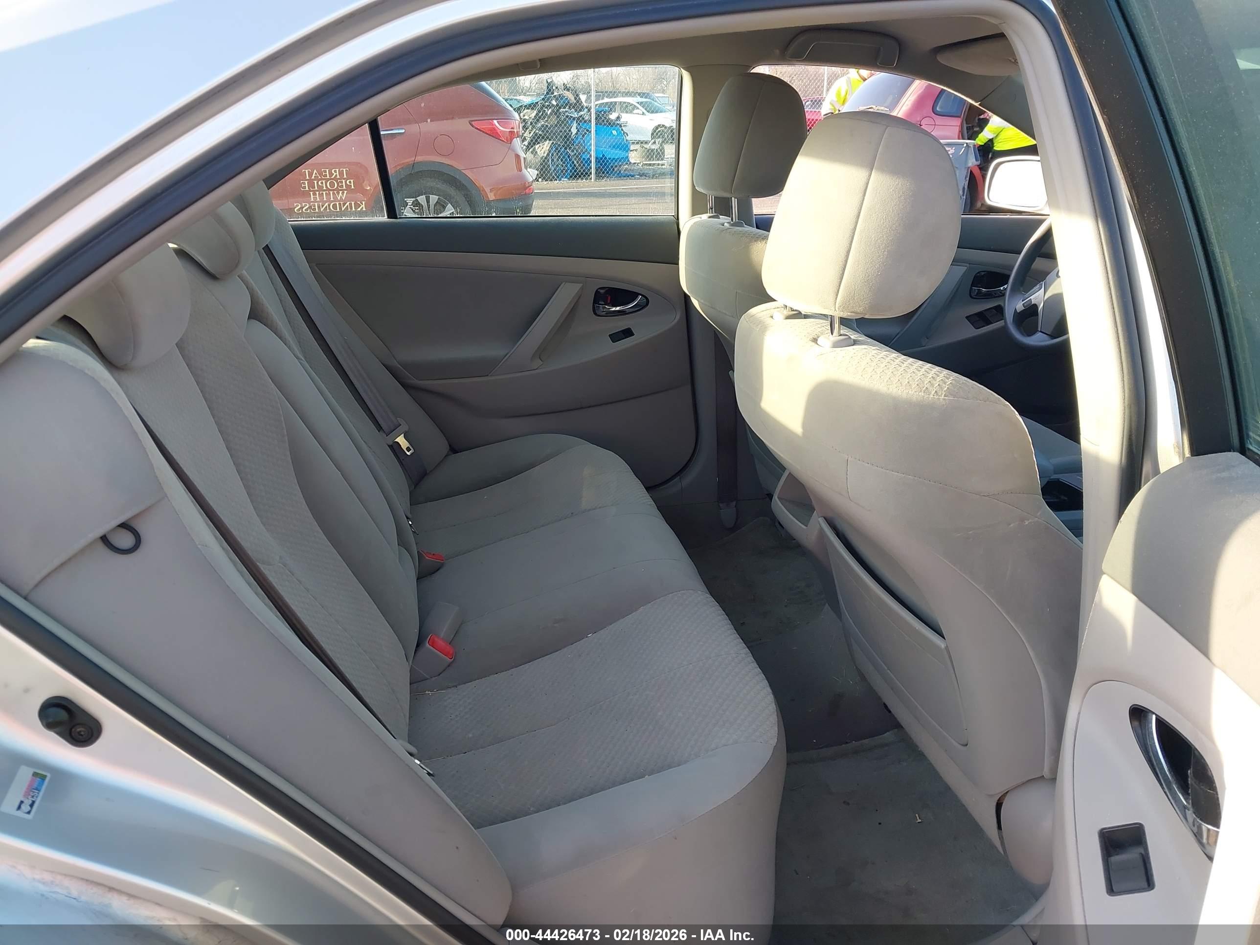 TOYOTA CAMRY image 8