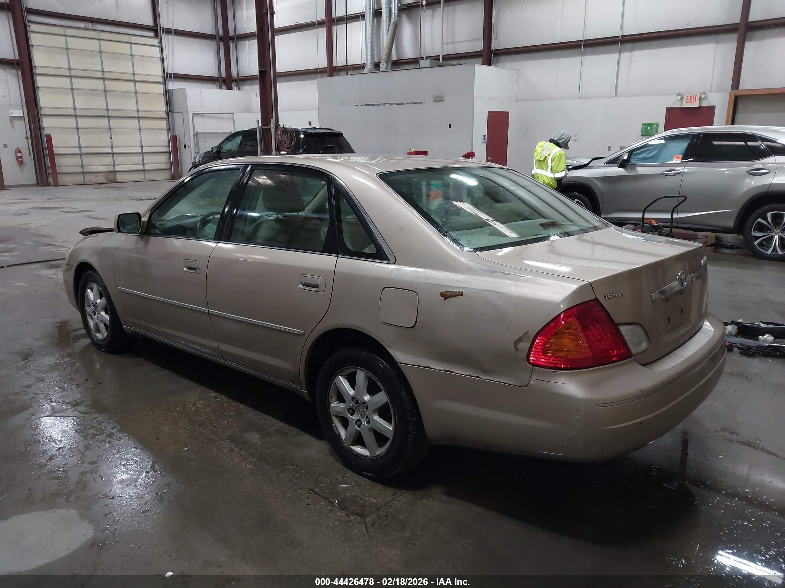TOYOTA AVALON image 3