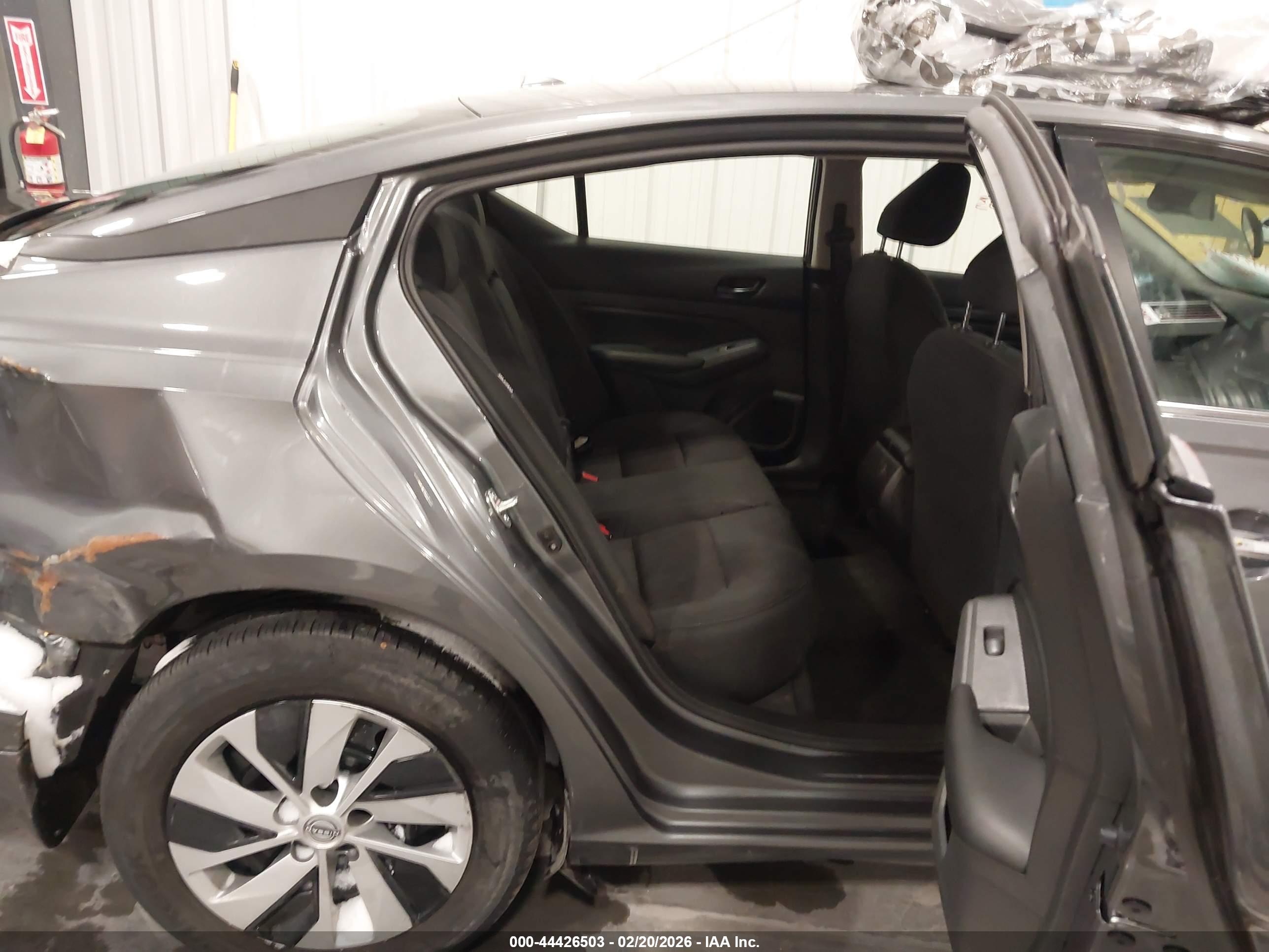 NISSAN ALTIMA image 8