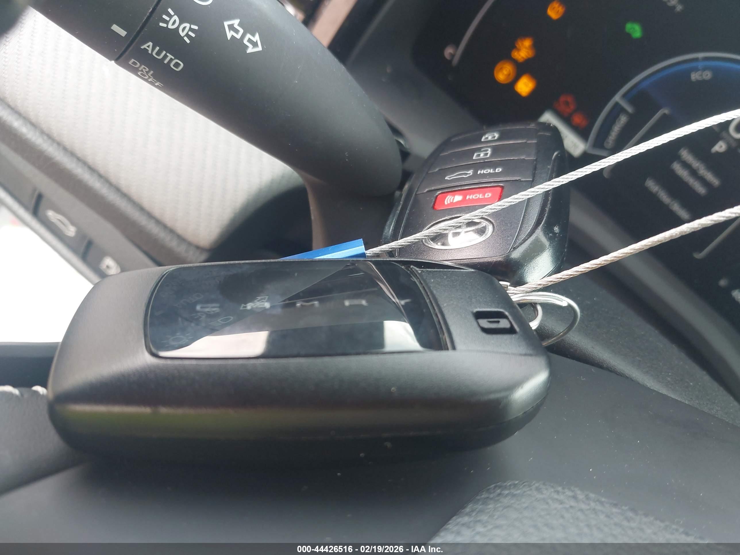 TOYOTA CAMRY image 11