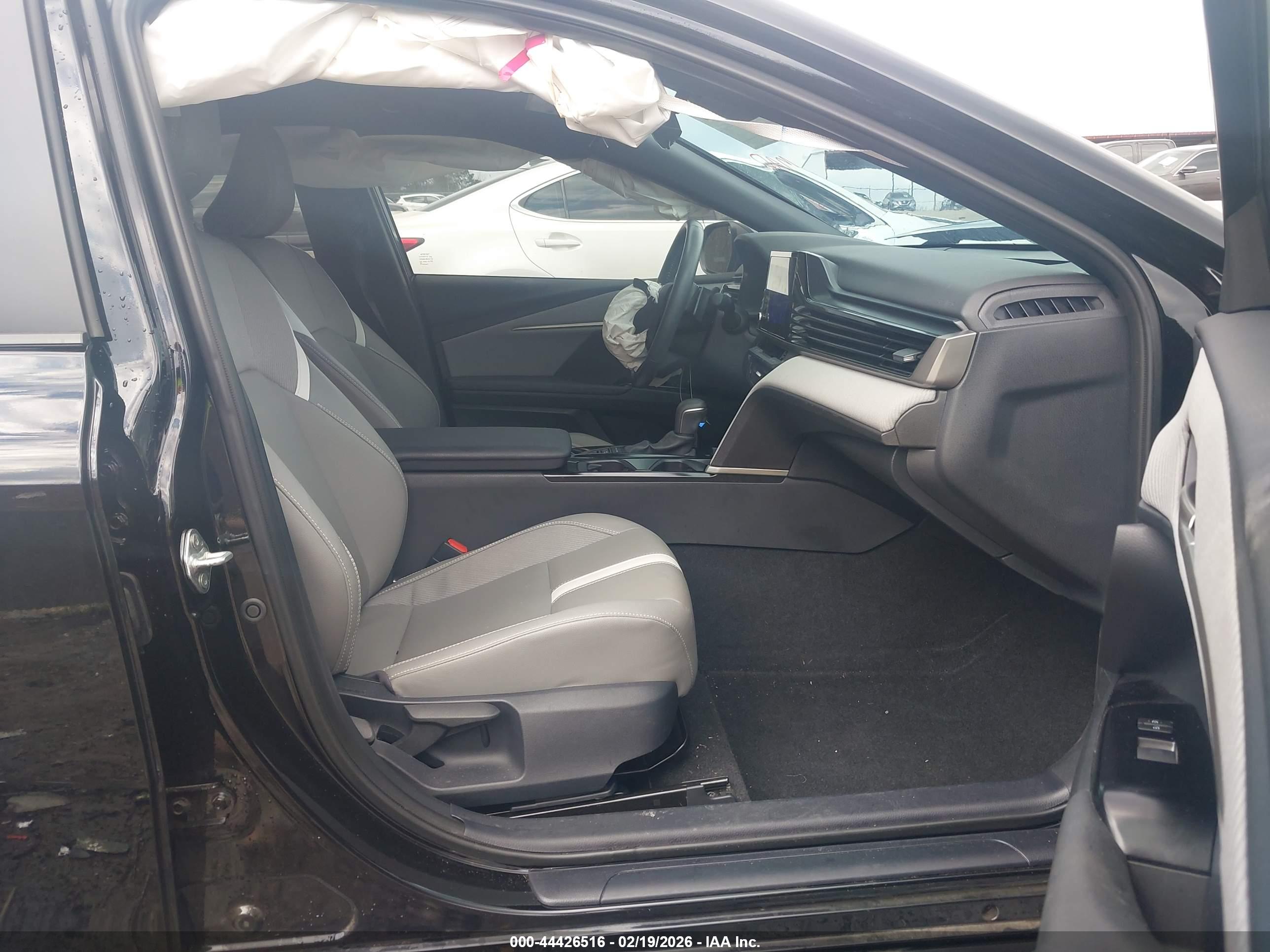 TOYOTA CAMRY image 5