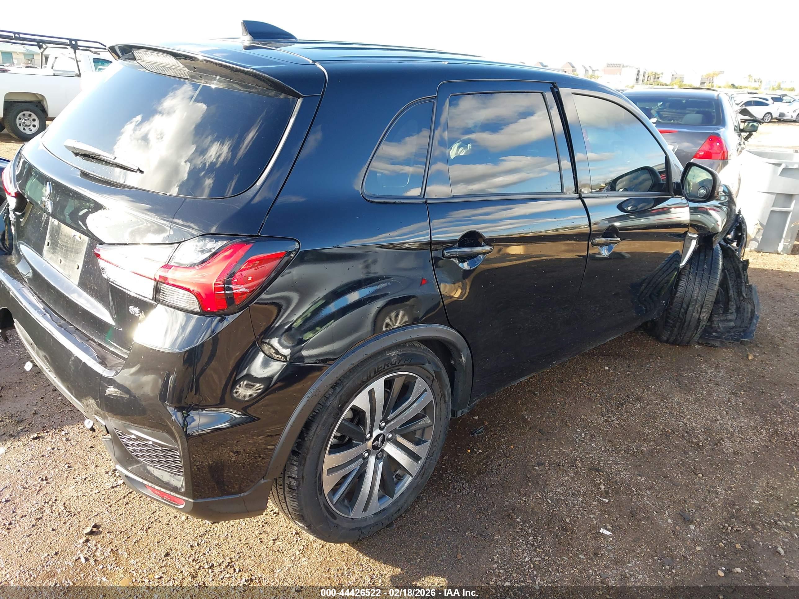 MITSUBISHI OUTLANDER image 4