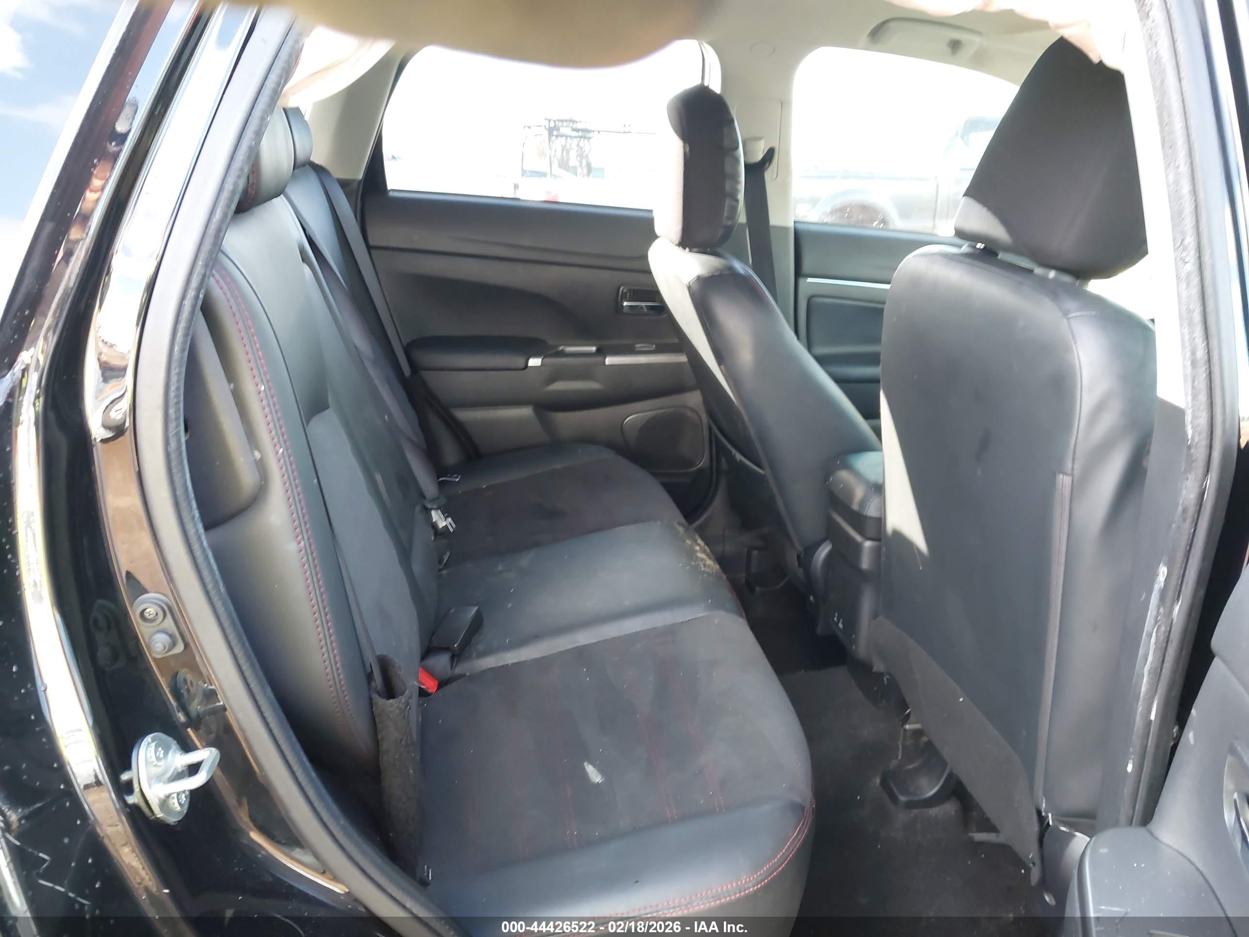 MITSUBISHI OUTLANDER image 8