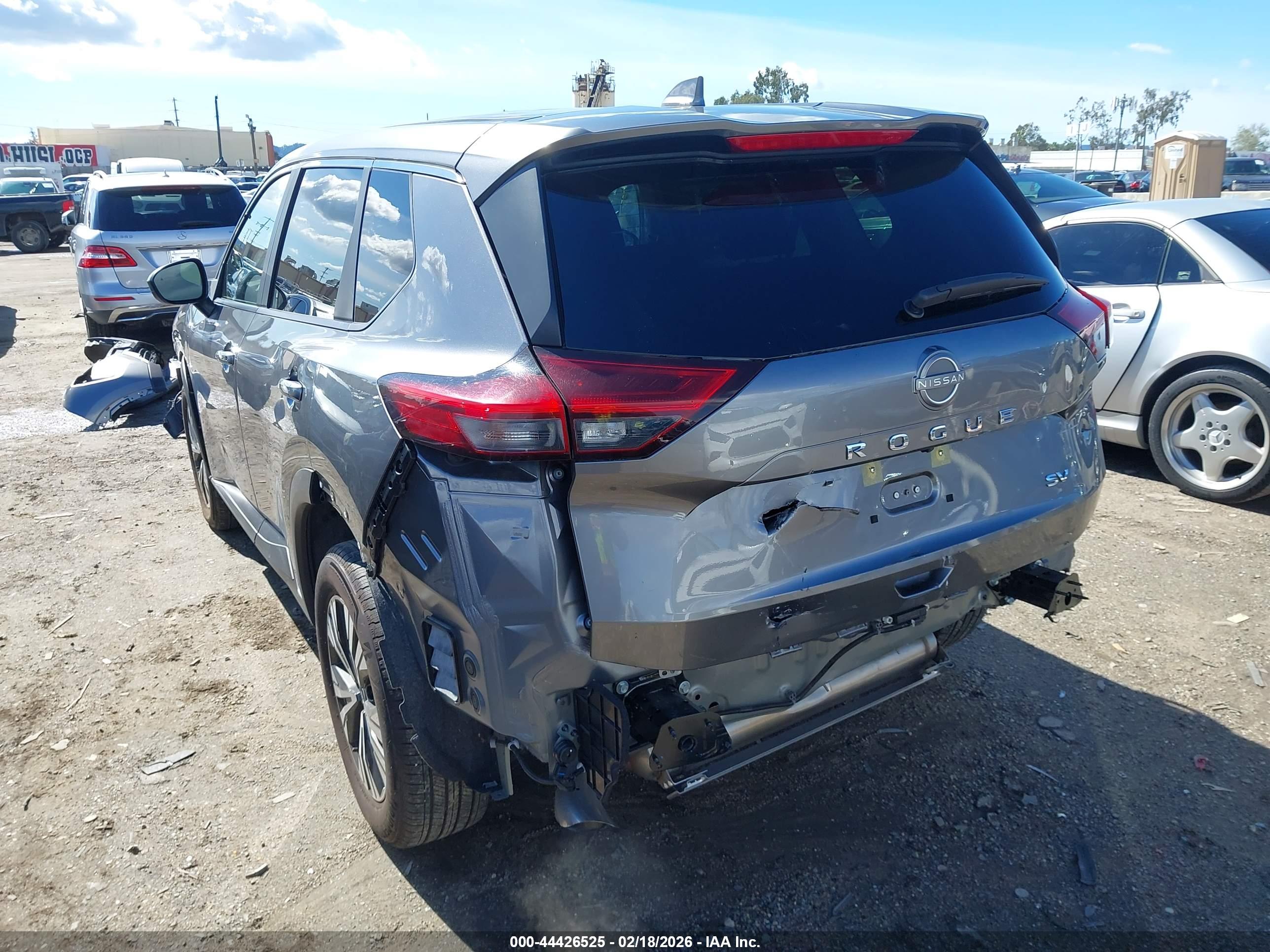 NISSAN ROGUE image 3