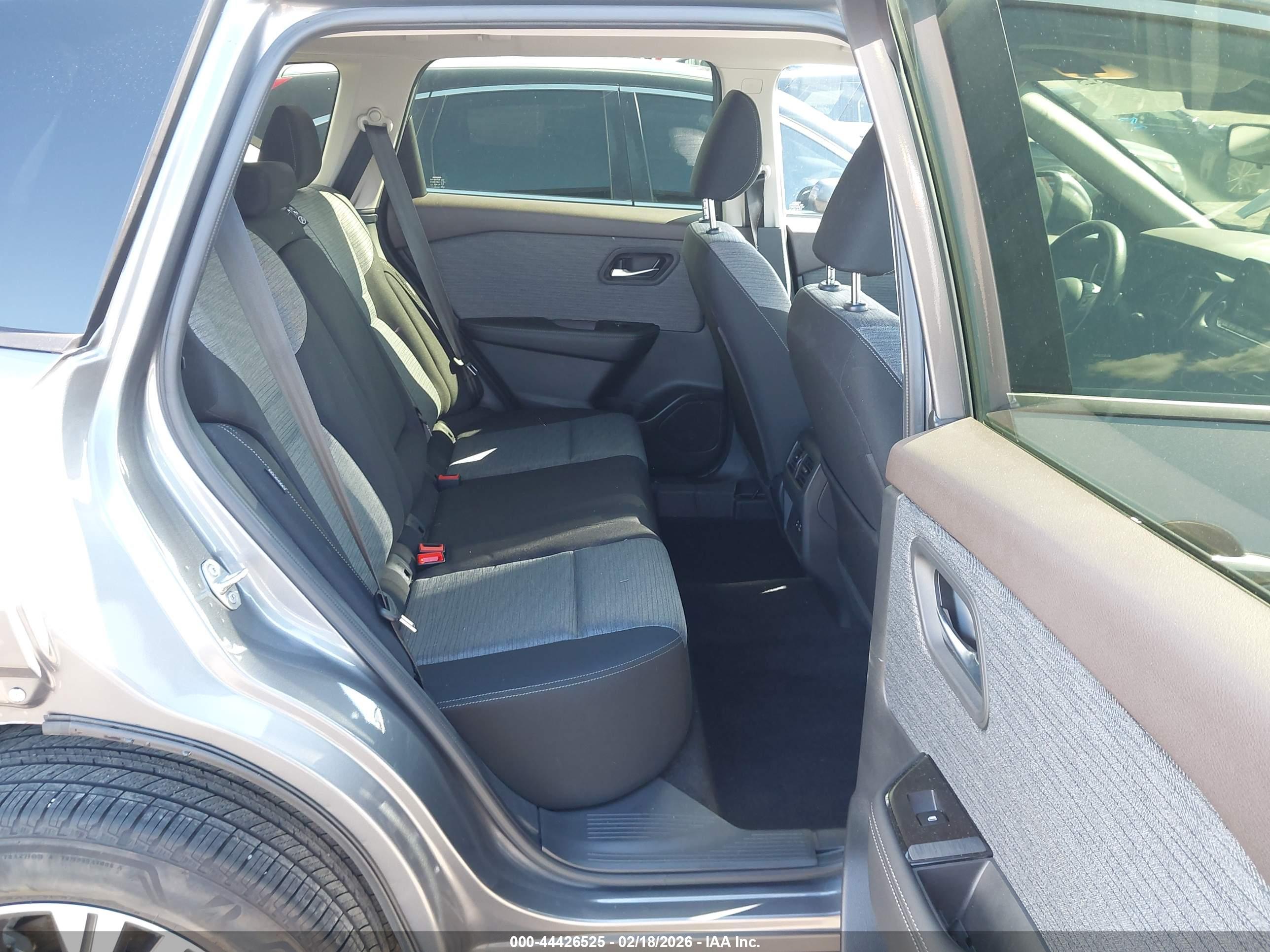 NISSAN ROGUE image 8