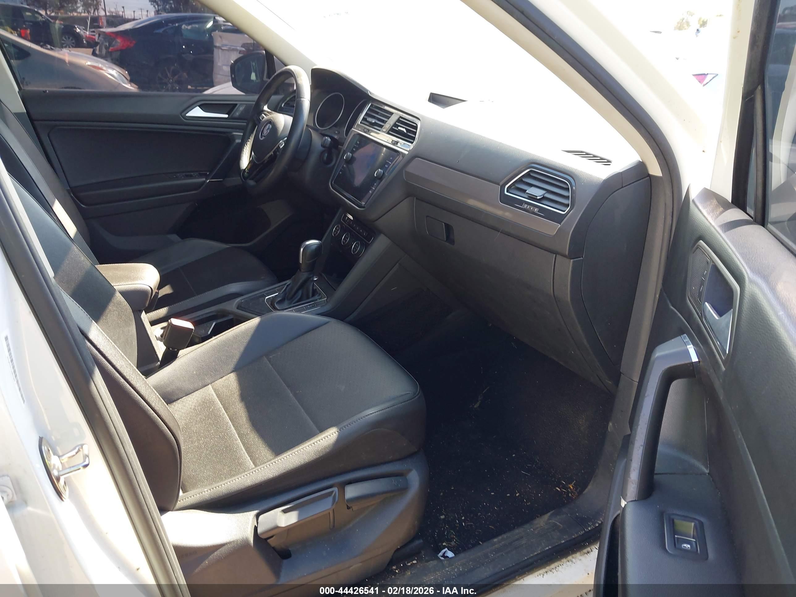 VOLKSWAGEN TIGUAN image 5