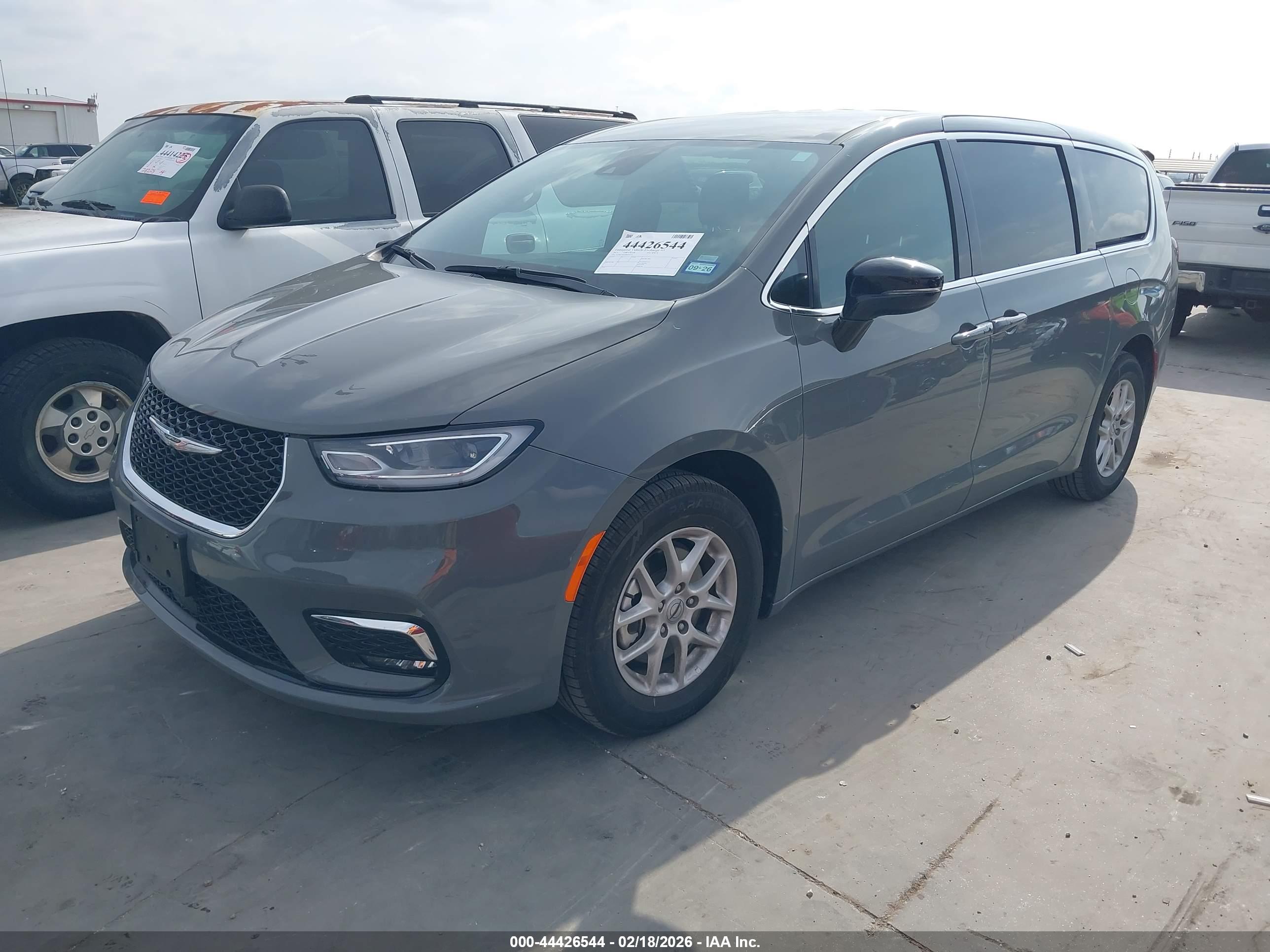 CHRYSLER PACIFICA image 2