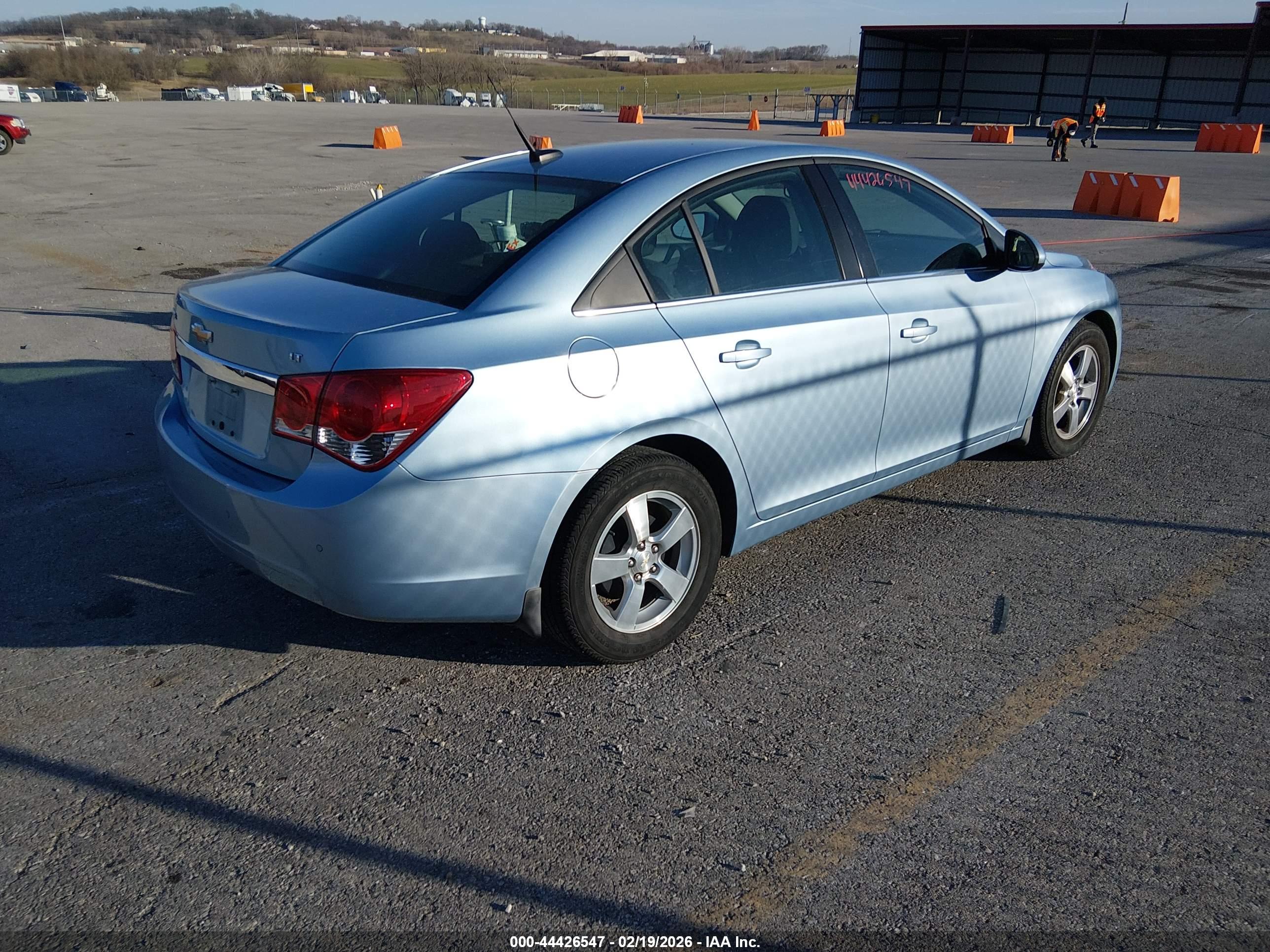 CHEVROLET CRUZE image 4