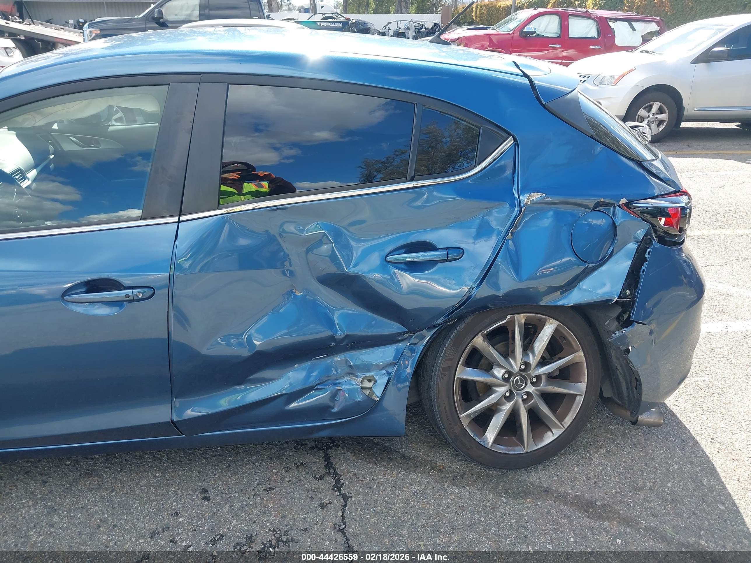 MAZDA MAZDA3 image 6