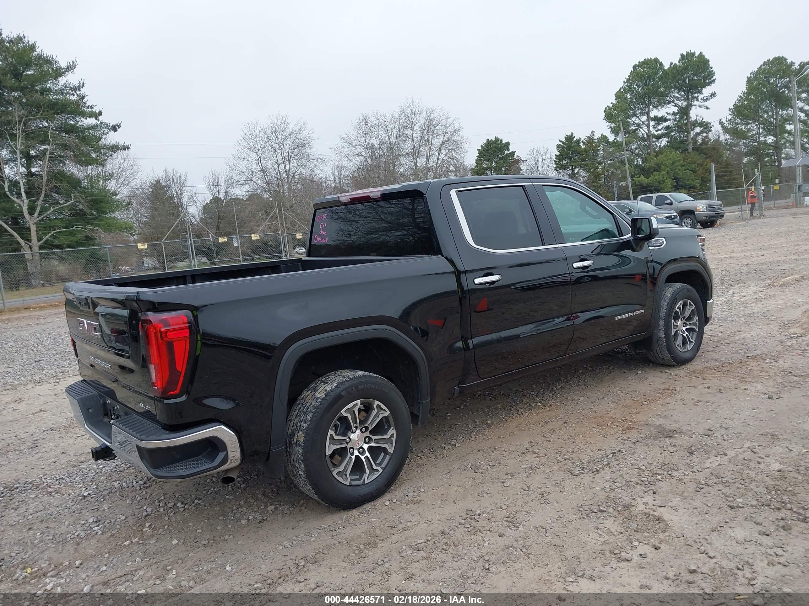 GMC SIERRA image 4