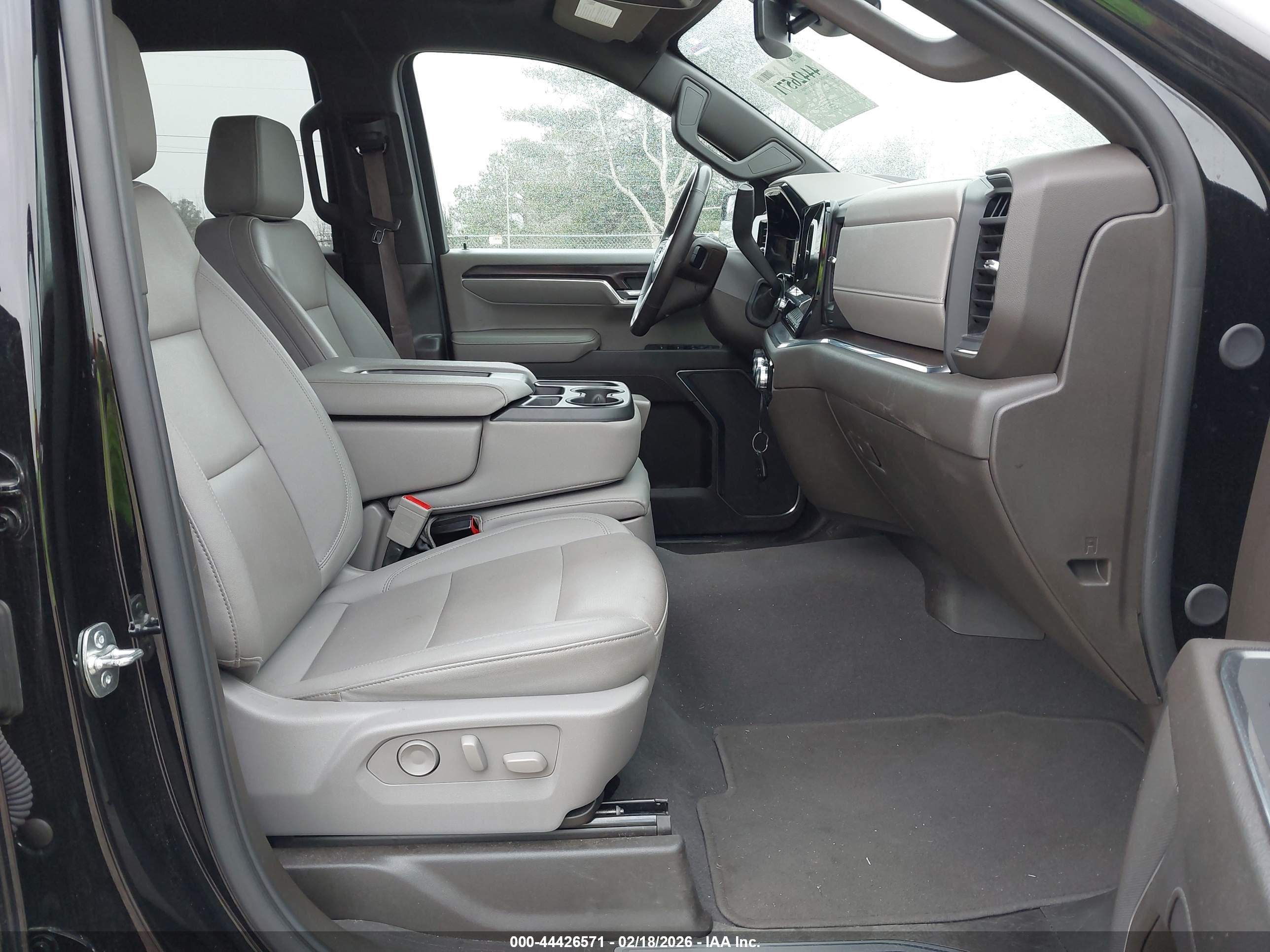 GMC SIERRA image 5