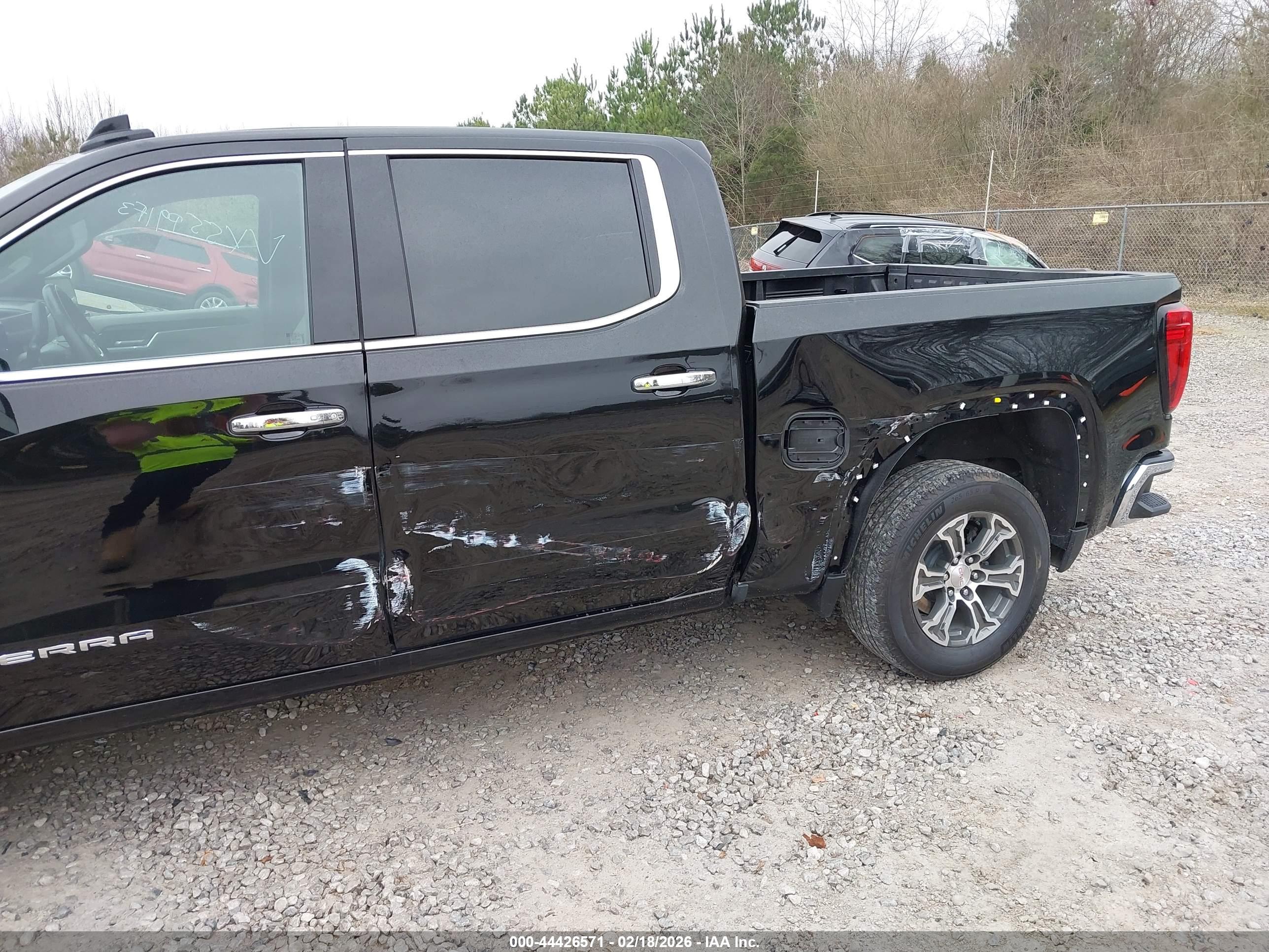 GMC SIERRA image 6